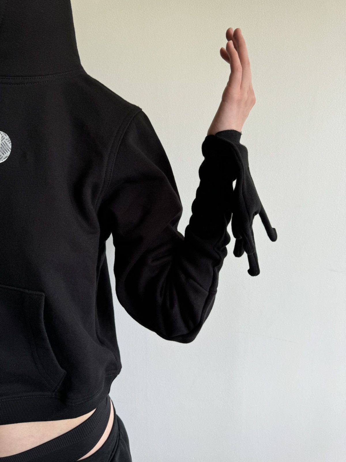 Prototypes Cropped gloved hoodie « HARD » Size US M / EU 48-50 / 2 - 9 Thumbnail