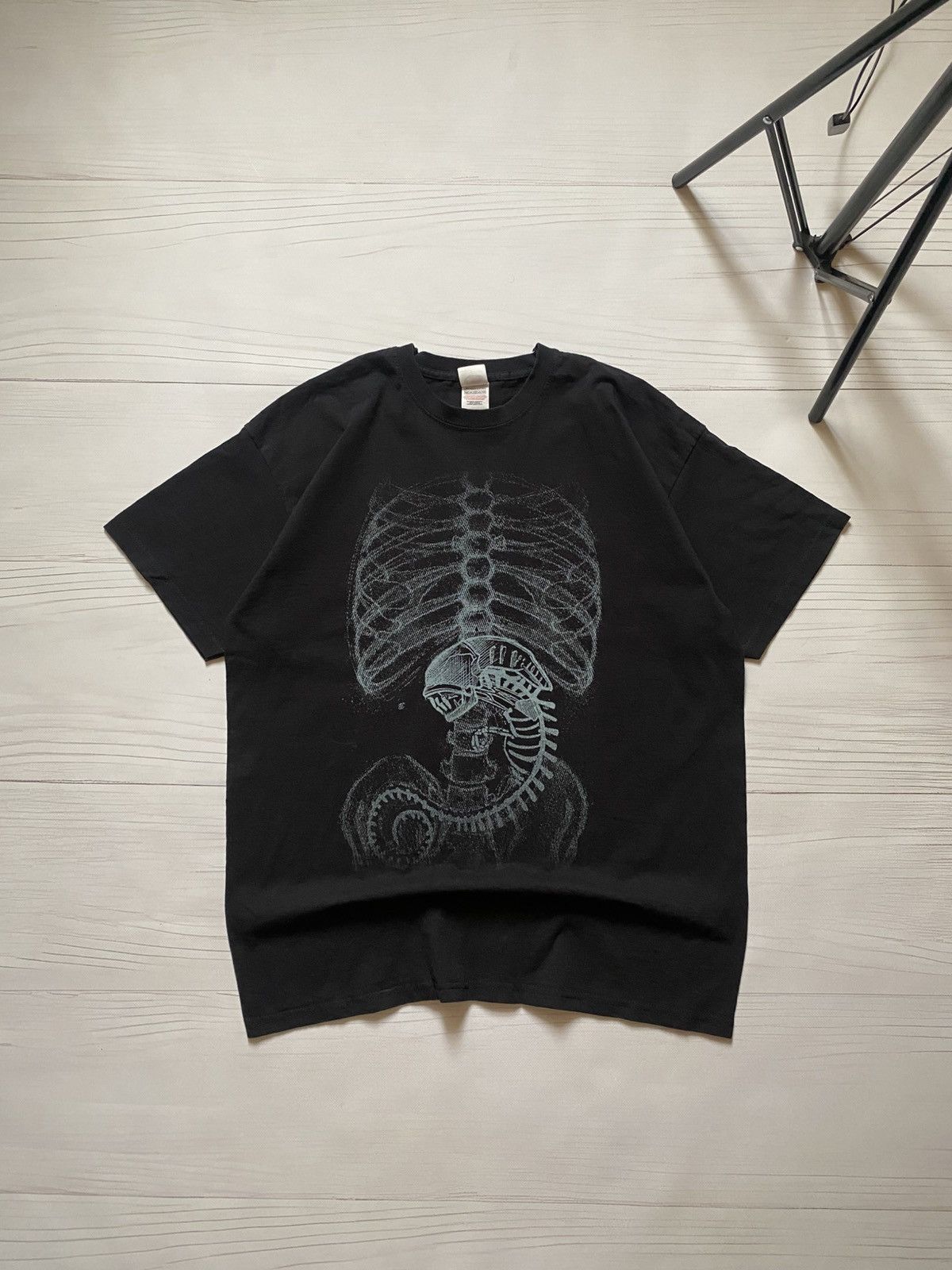 Fruit Of The Loom Vintage Xenomorph Alien X Ray horror movie y2k t shirt Size US XL / EU 56 / 4 - 1 Thumbnail