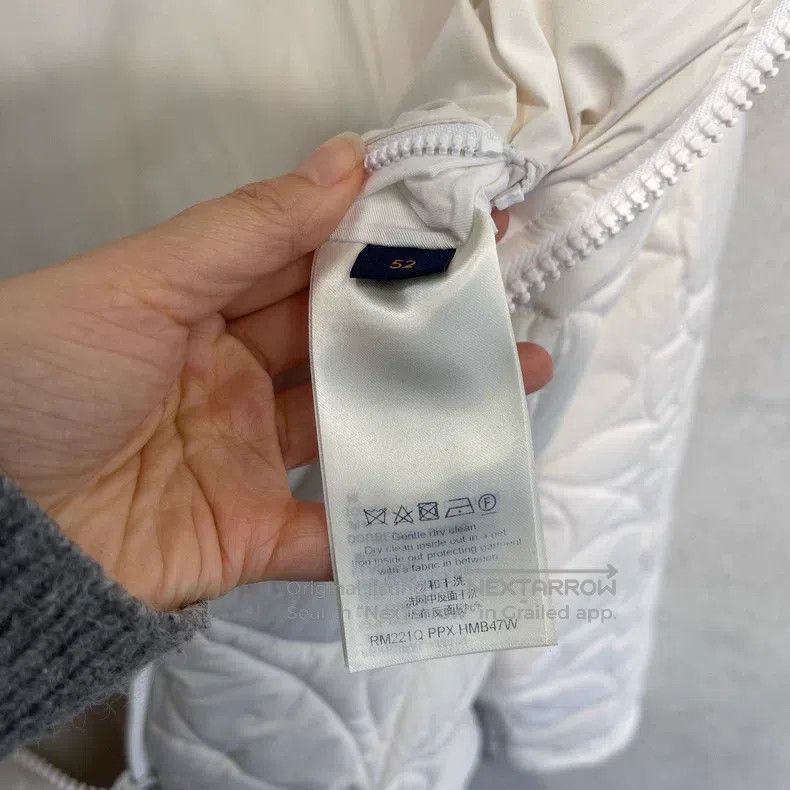 Louis Vuitton Louis Vuitton Three-flower embossed white hooded jacket Size US L / EU 52-54 / 3 - 4 Thumbnail