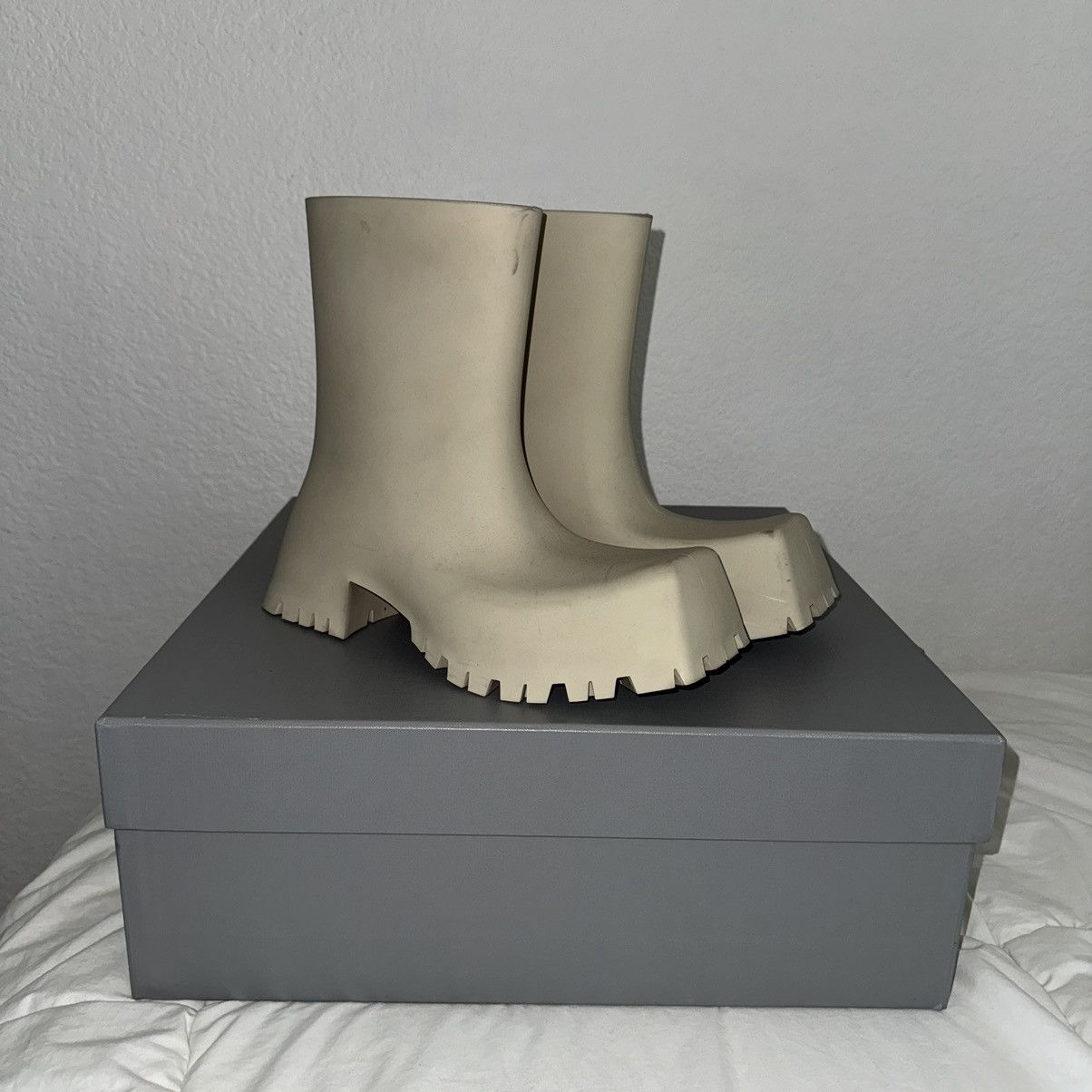 Balenciaga Balenciaga Beige Trooper boots Size US 6 / EU 39 - 2 Thumbnail