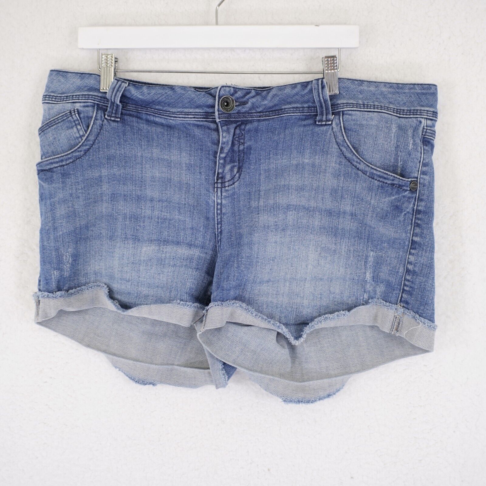 Torrid Torrid Blue Denim Cut Off Jean Shorts 18 39/4 Whiskering Mid Size 38" / US 16 / IT 52 - 1 Thumbnail