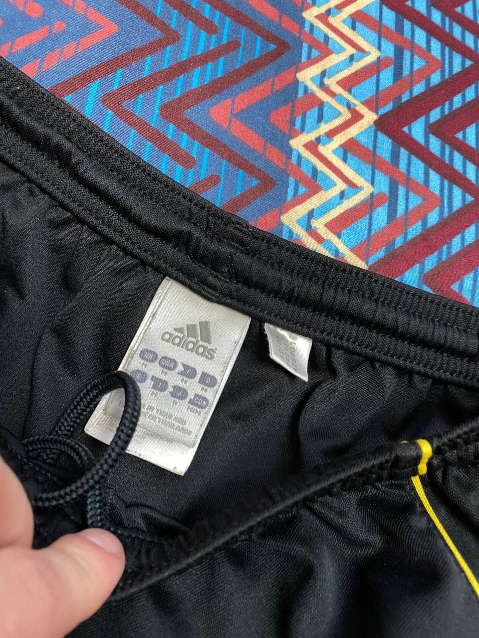 Adidas shorts black streetwear Vintage Y2K ADIDAS logo Size US 32 / EU 48 - 2 Thumbnail