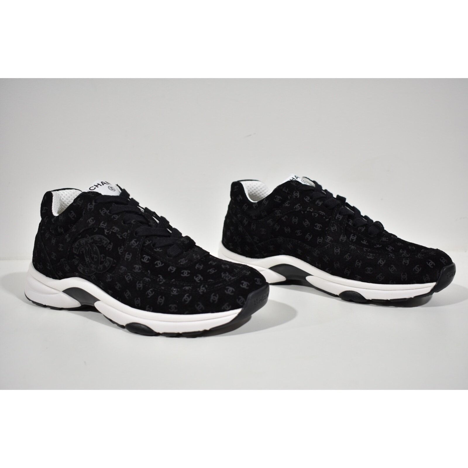Chanel 22A Printed CC Logo White Flat Runner Trainer Sneaker 38.5 Size US 8.5 / IT 38.5 - 4 Thumbnail