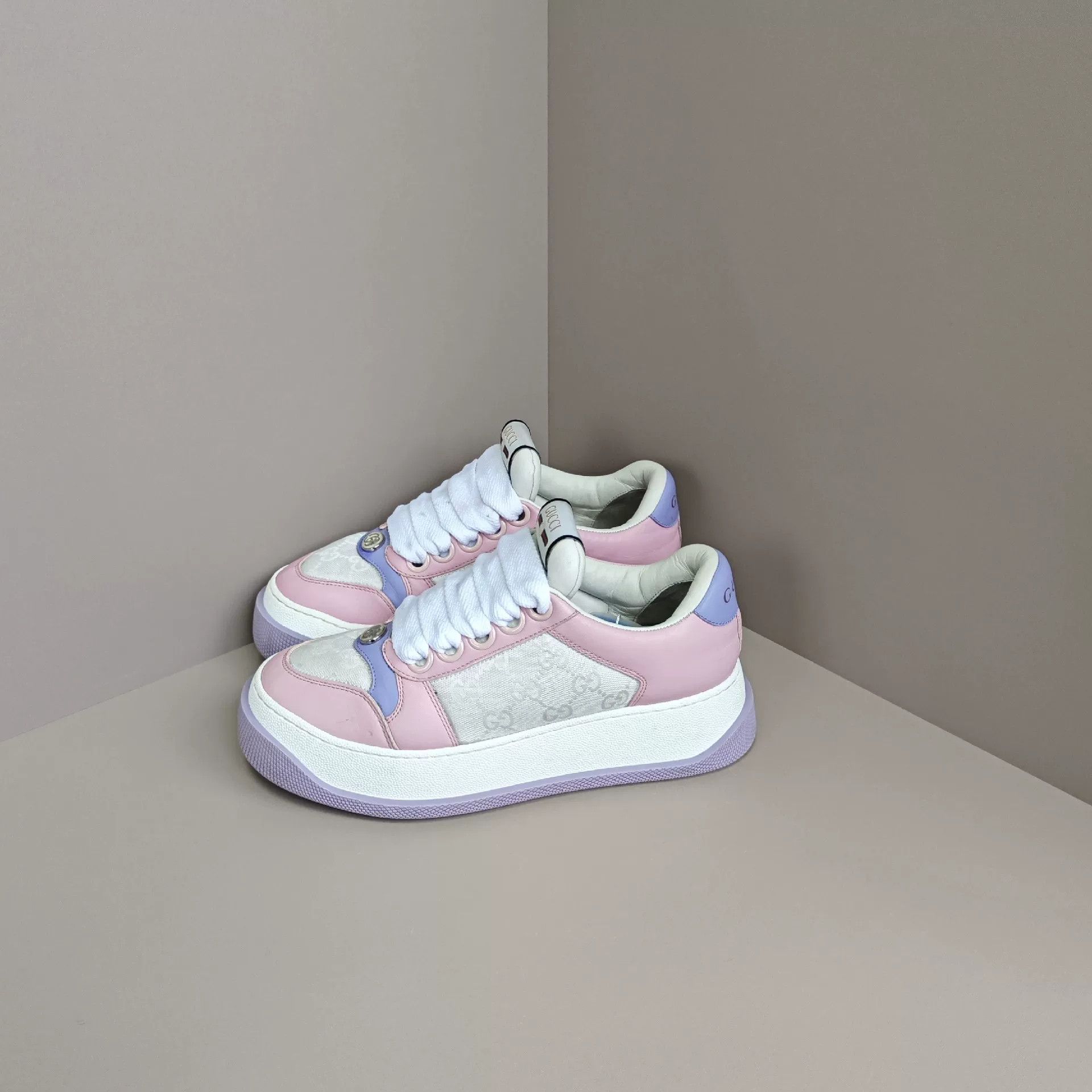 Gucci Gucci Women's Platform Dirty Sneakers Size US 6 / IT 36 - 1 Thumbnail