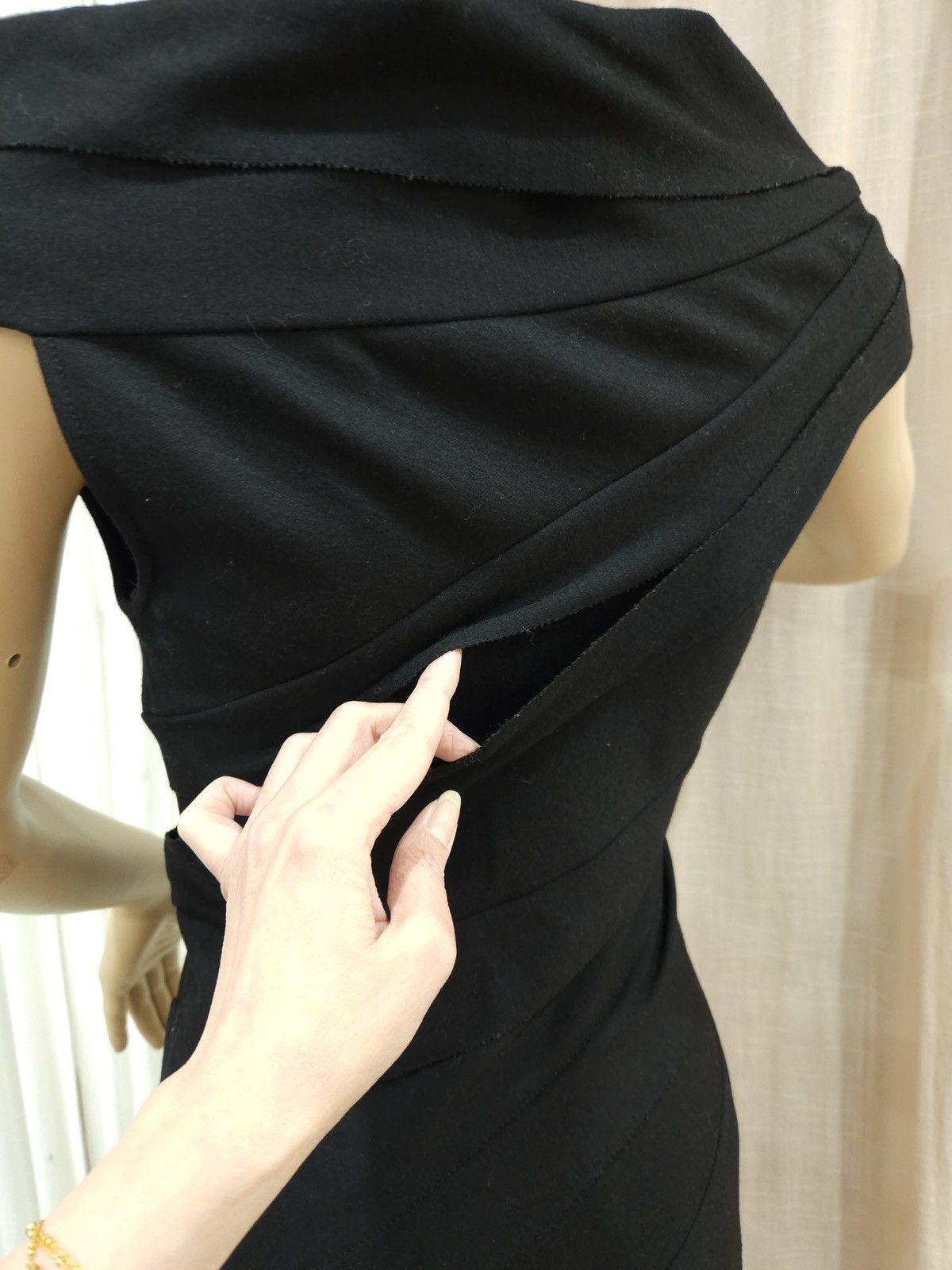 Diane von Furstenberg × Vintage DIANE VON FURSTENBERG Wool Elastic Slim-Fit Ruffled Dress Size S / US 4 / IT 40 - 20 Thumbnail
