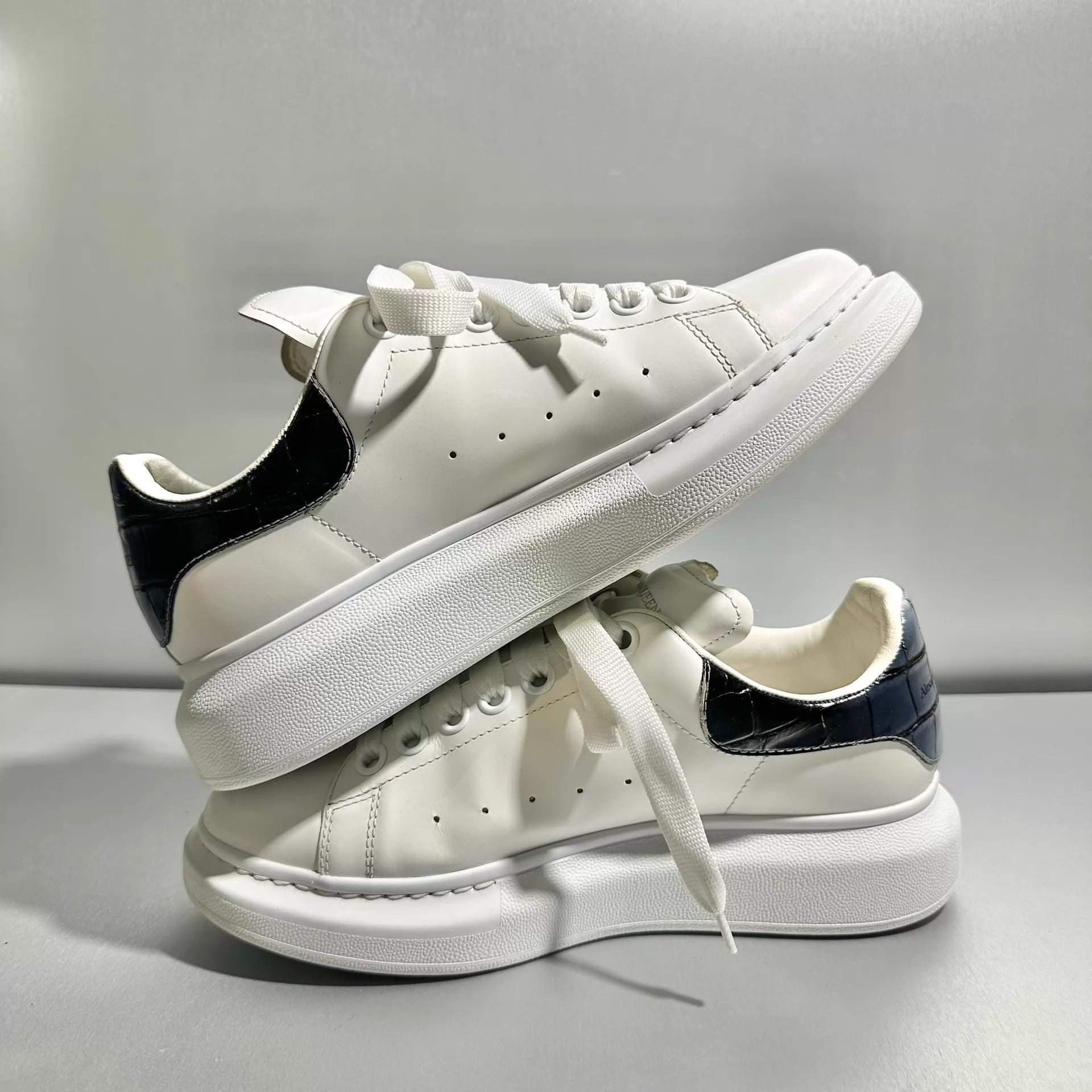 Alexander Wang Alexander Wang navy croc print 38 mint X7432 Size US 7.5 / IT 37.5 - 4 Thumbnail