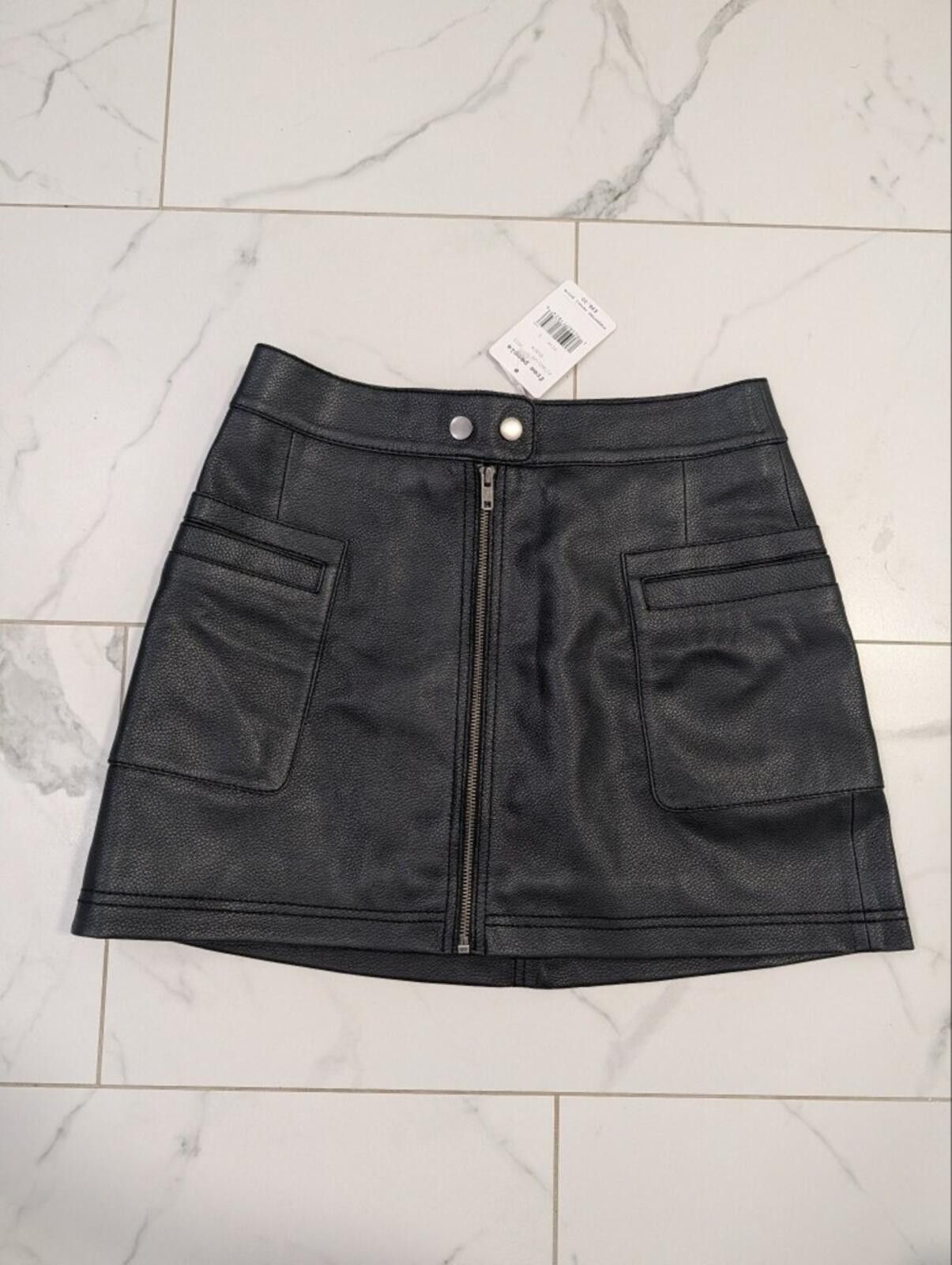 Free People Free People Black Faux Leather Mini Skirt with Front Zip Size 28" / US 6 / IT 42 - 2 Thumbnail