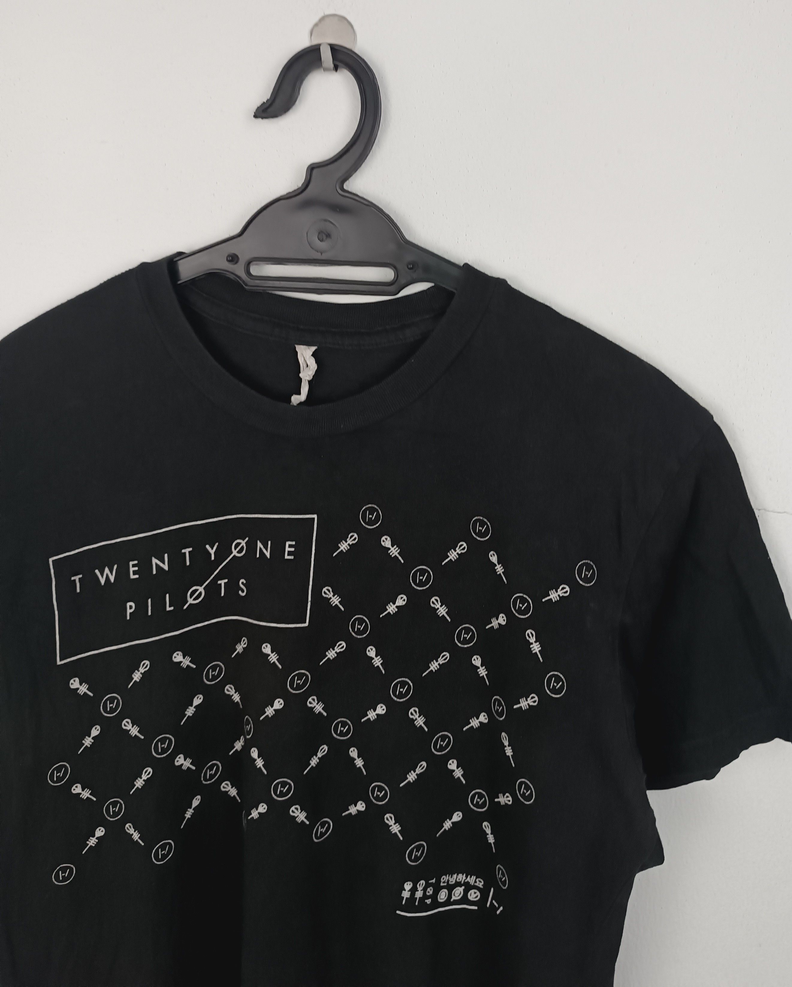 Band Tees VINTAGE TWENTY ONE PILOTS 21 TEE rock band rap linkin park Size US S / EU 44-46 / 1 - 8 Thumbnail