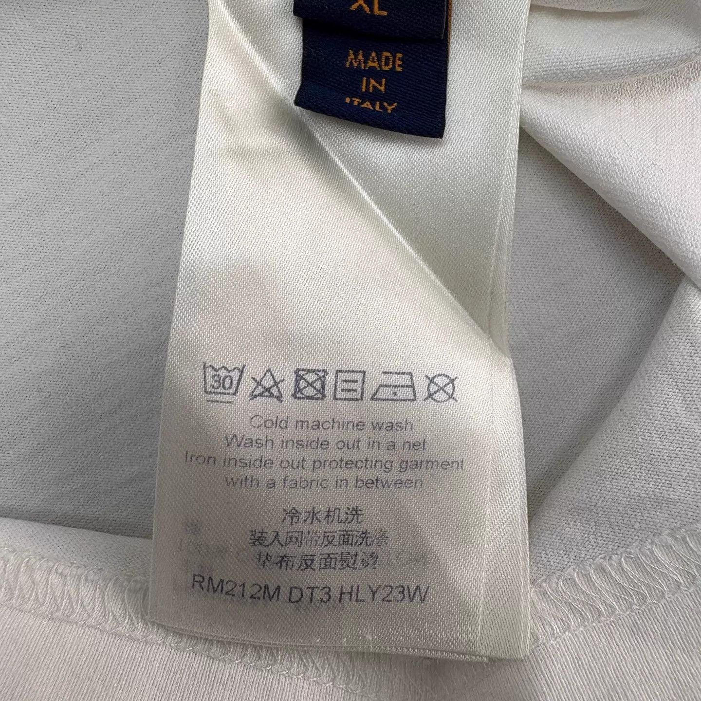 Louis Vuitton Louis Vuitton White Embossed Logo Long Sleeve Tee XL Size US XL / EU 56 / 4 - 5 Thumbnail