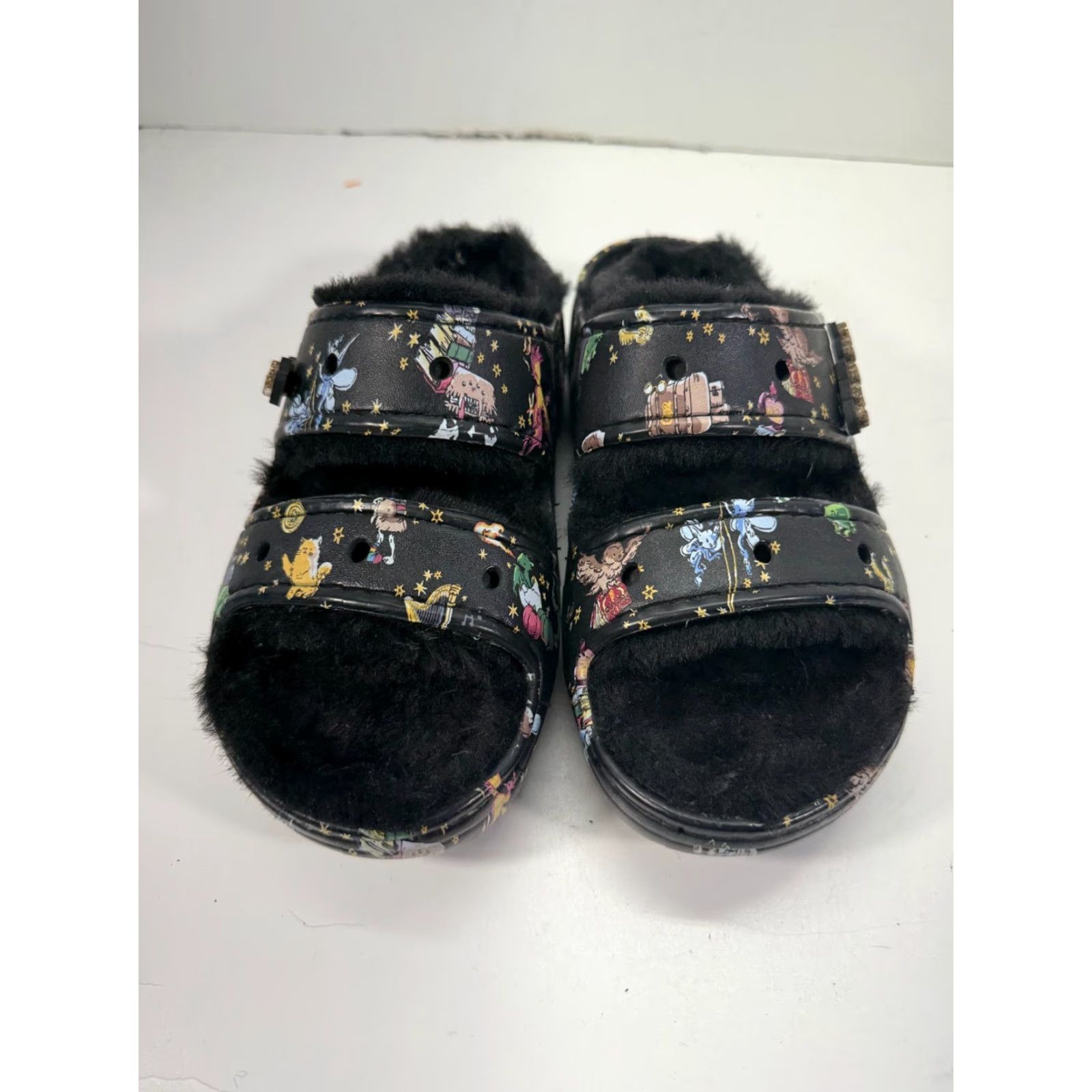 Crocs VINTAGE Crocs Vera Bradley Harry Potter Sandals Womens 6 Black Fur Lined Wizarding World Cozzzzy Classic Slides Mens? Womens Size US 6 / IT 36 - 5 Thumbnail