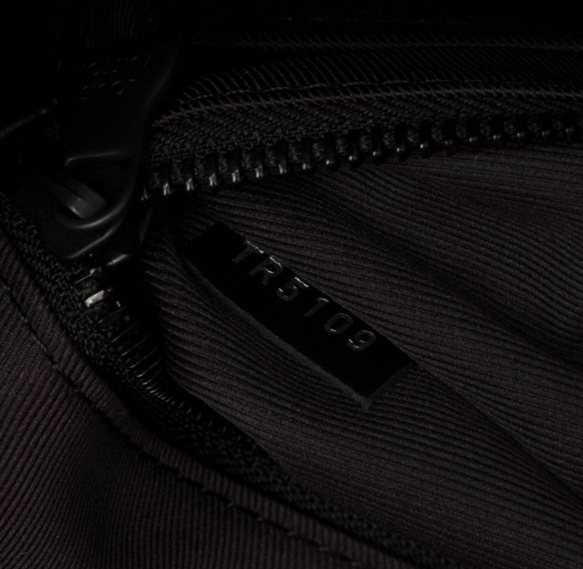 Louis Vuitton Louis Vuitton Christopher Taurillon MM Backpack leather Mono Size ONE SIZE - 10 Thumbnail