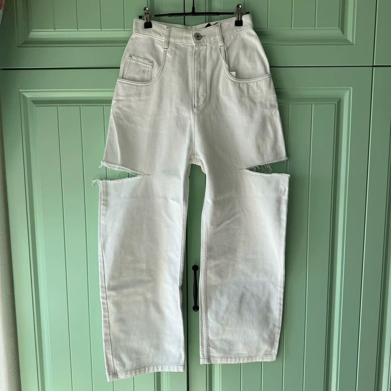 Maison Margiela Maison Margiela White destroys jeans 2501-Nextarrow Size US 38 / EU 54 - 1 Thumbnail