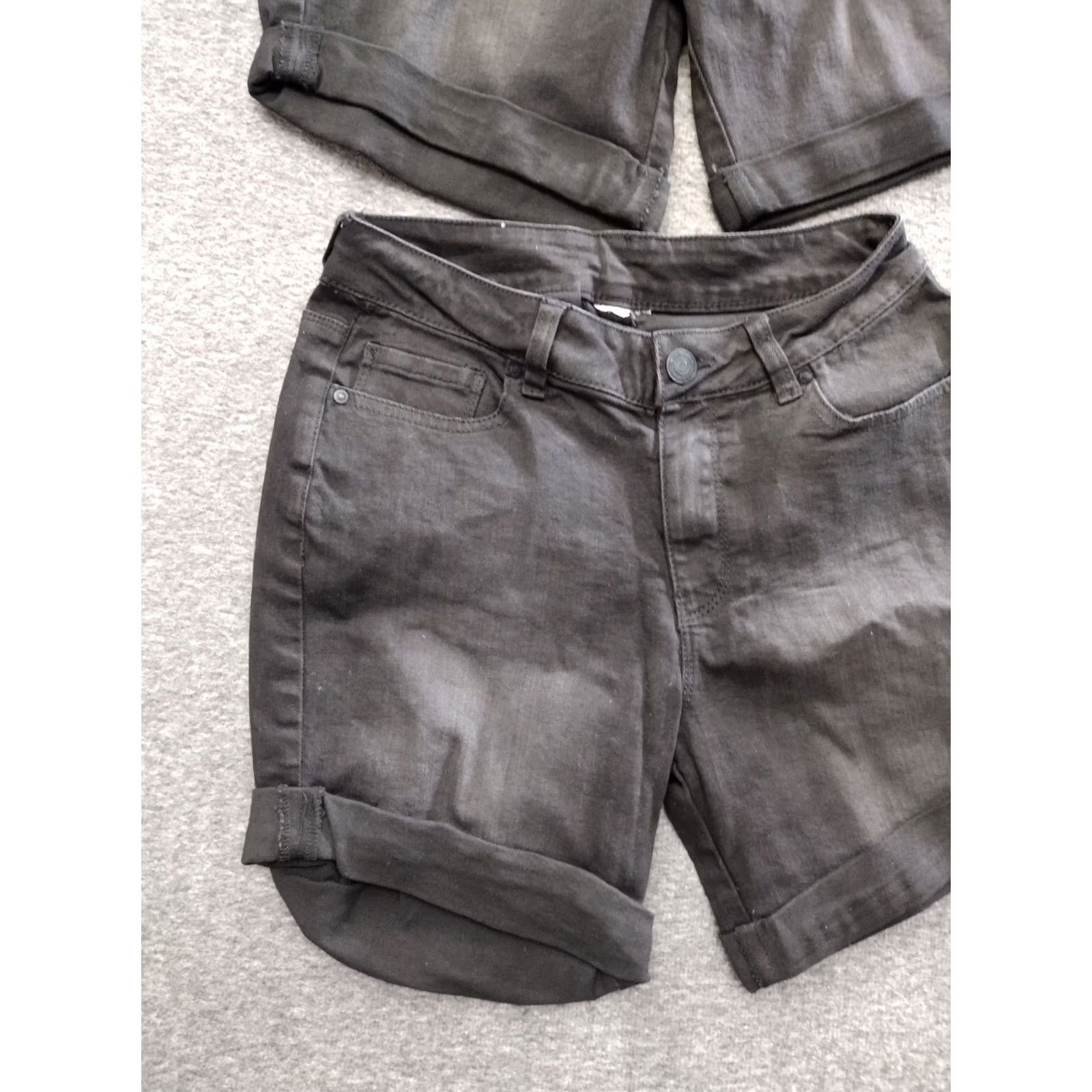Vintage Women's 2-Pack Mid Rise Cotton Blend Jeans Shorts Bermuda Dark Black Denim Stretch Pockets Zip 2 Bermuda City College Casual Womens Size 26" / US 2 / IT 38 - 7 Thumbnail