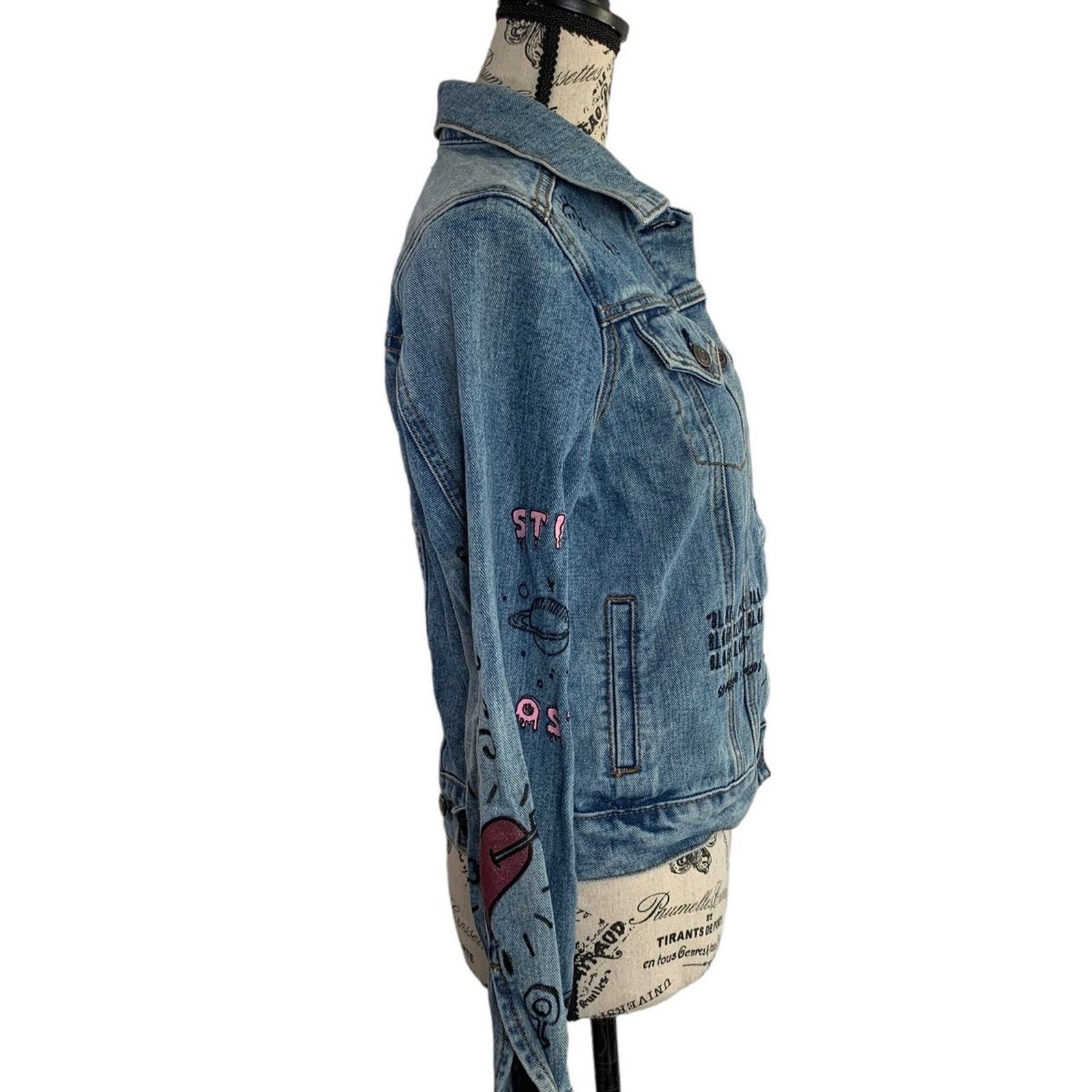 Forever 21 Forever 21 Denim Jean Jacket Women Small Crop Graffiti Patch Size S / US 4 / IT 40 - 7 Thumbnail