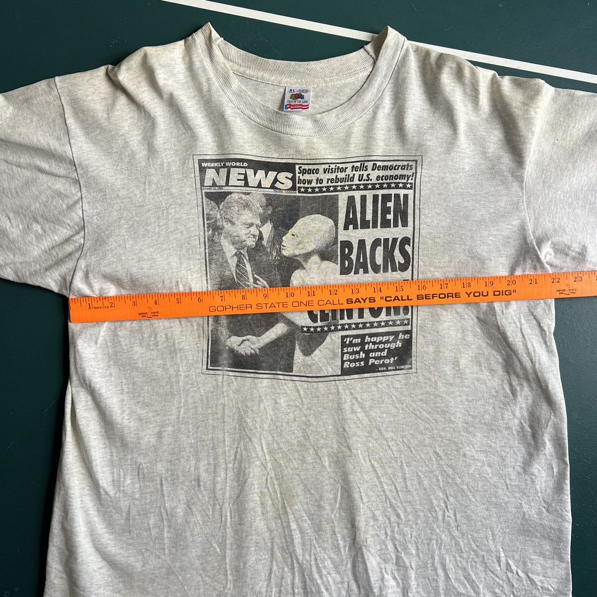 Fruit Of The Loom × Vintage Vintage 90's Alien Backs Clinton Newspaper Single Stitch Size US XL / EU 56 / 4 - 5 Thumbnail