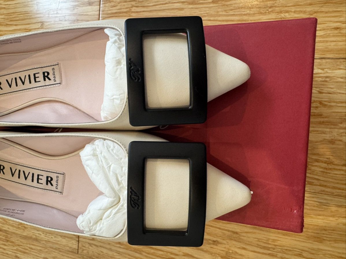 Roger Vivier Roger Vivier Gommettine Ballerinas in Leather Size US 6 / IT 36 - 8 Thumbnail