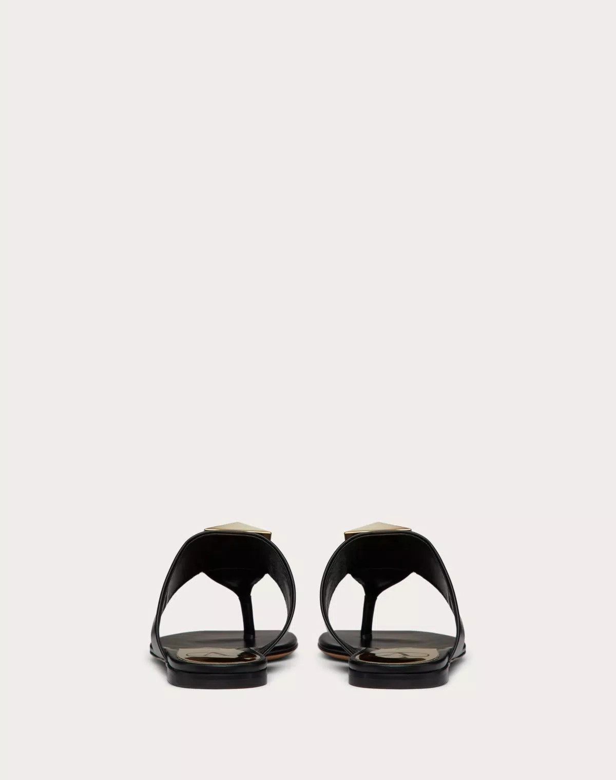 Valentino o1s1wg110625 One Stud Flat Thong Sandal In Calfskin in Black Size US 6 / IT 36 - 3 Thumbnail