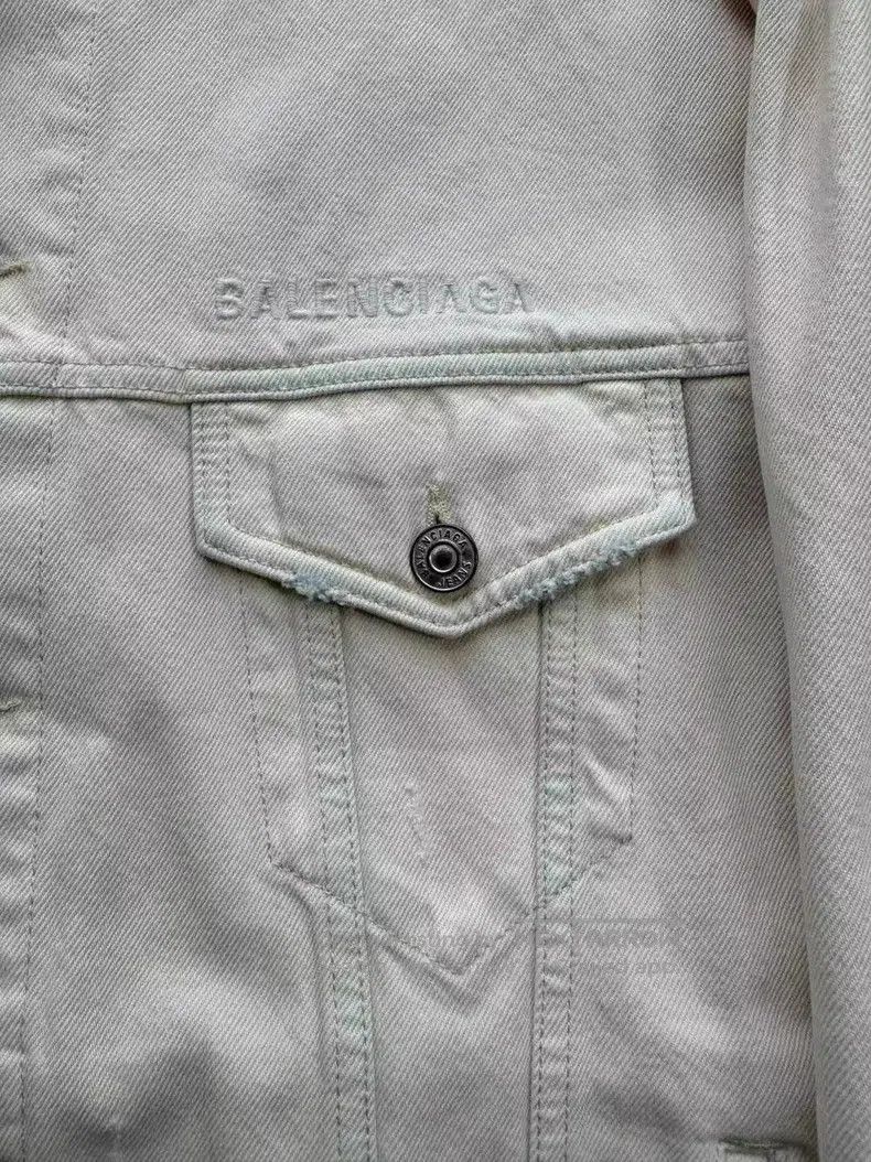 Balenciaga Balenciaga Beige Destroyed Denim Jacket Size US M / EU 48-50 / 2 - 4 Thumbnail