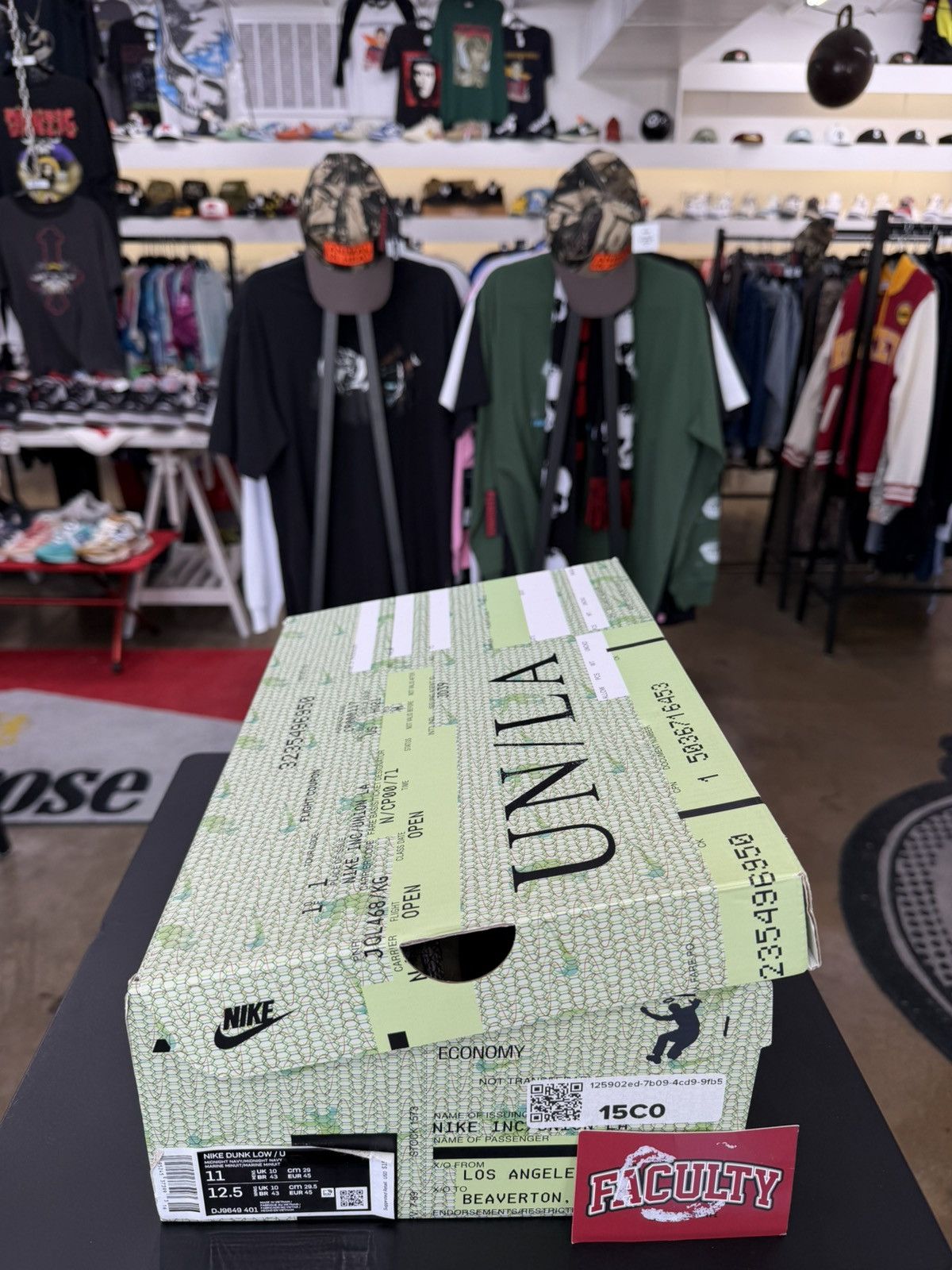 Nike Nike Dunk Low Union Passport Pack Pistachio Size 11 (2022) Size US 11 / EU 44 - 13 Thumbnail