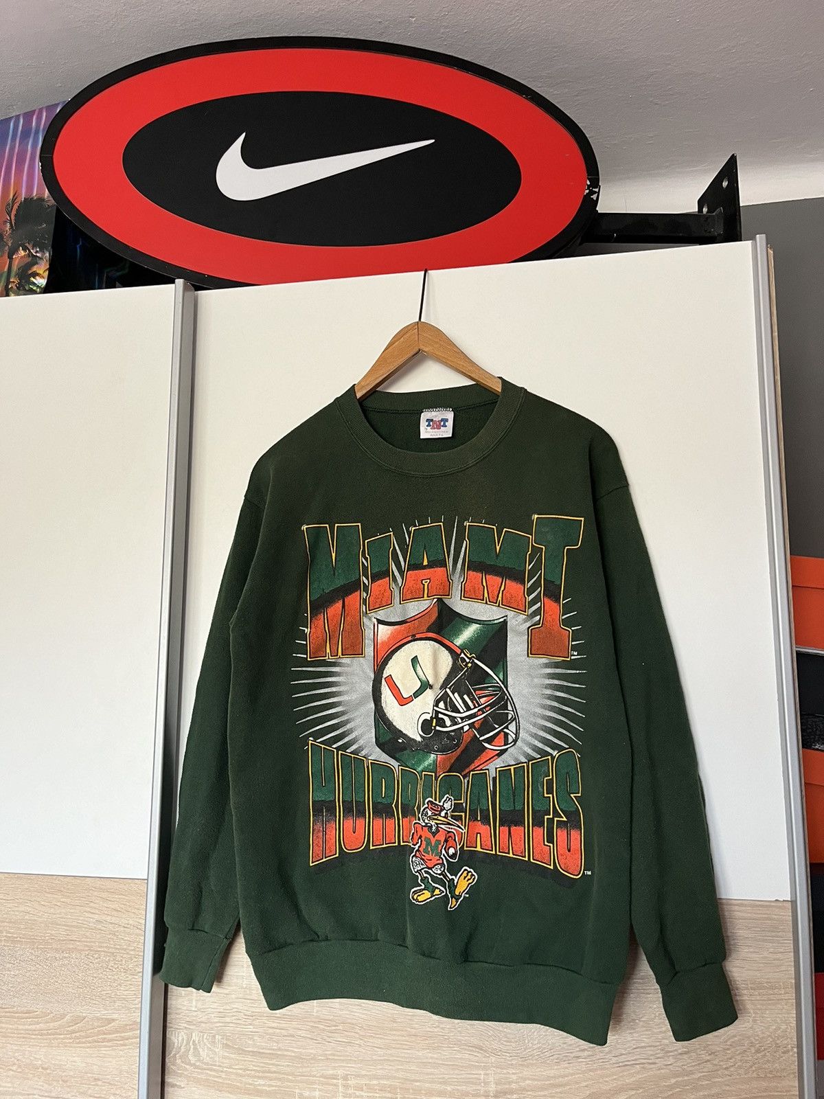 NFL Vintage 90’s TNT NFL x Miami Hurricanes Graphic Crewneck RAP Size US L / EU 52-54 / 3 - 1 Thumbnail