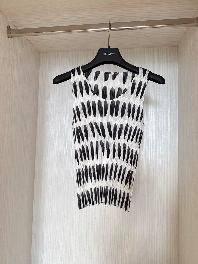 Issey Miyake Issey Miyake size:3 Ink-wash feather brush stroke vest Size M / US 6-8 / IT 42-44 - 1 Thumbnail