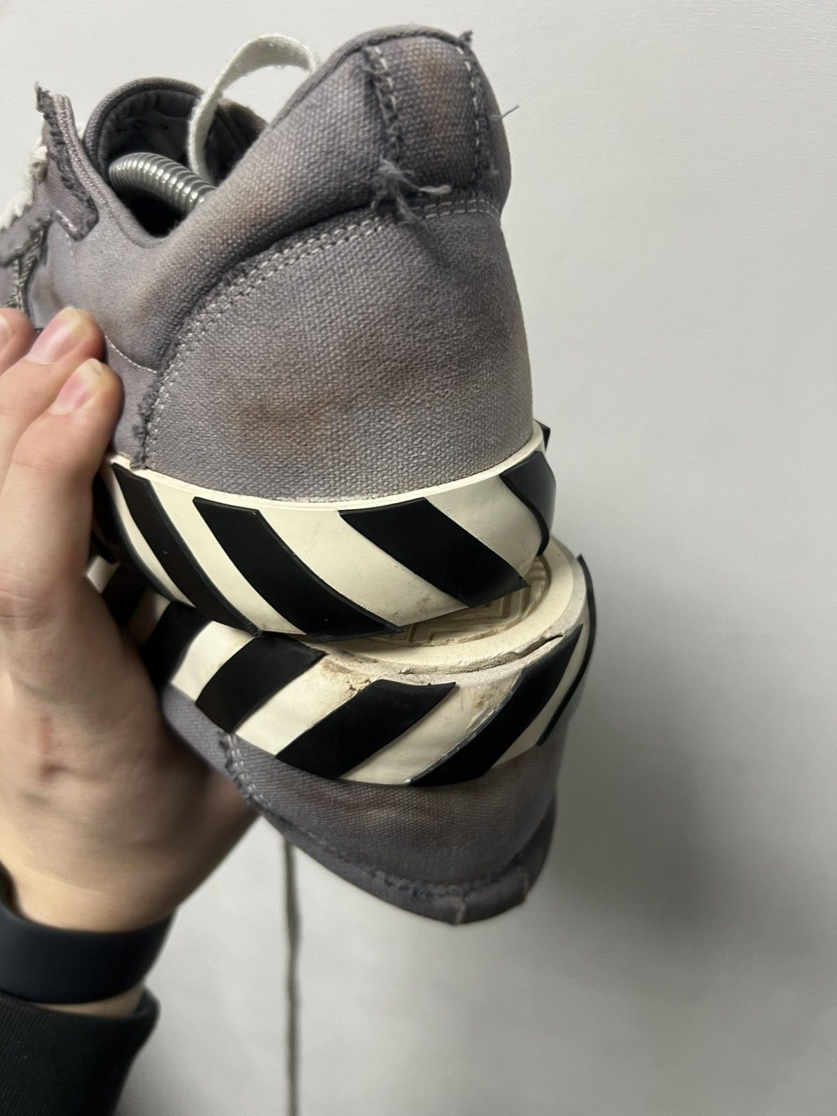 Off-White Off-White Vulcanized Suede Luxury Gray Sneakers EU43 Shoes Size US 10 / EU 43 - 22 Thumbnail