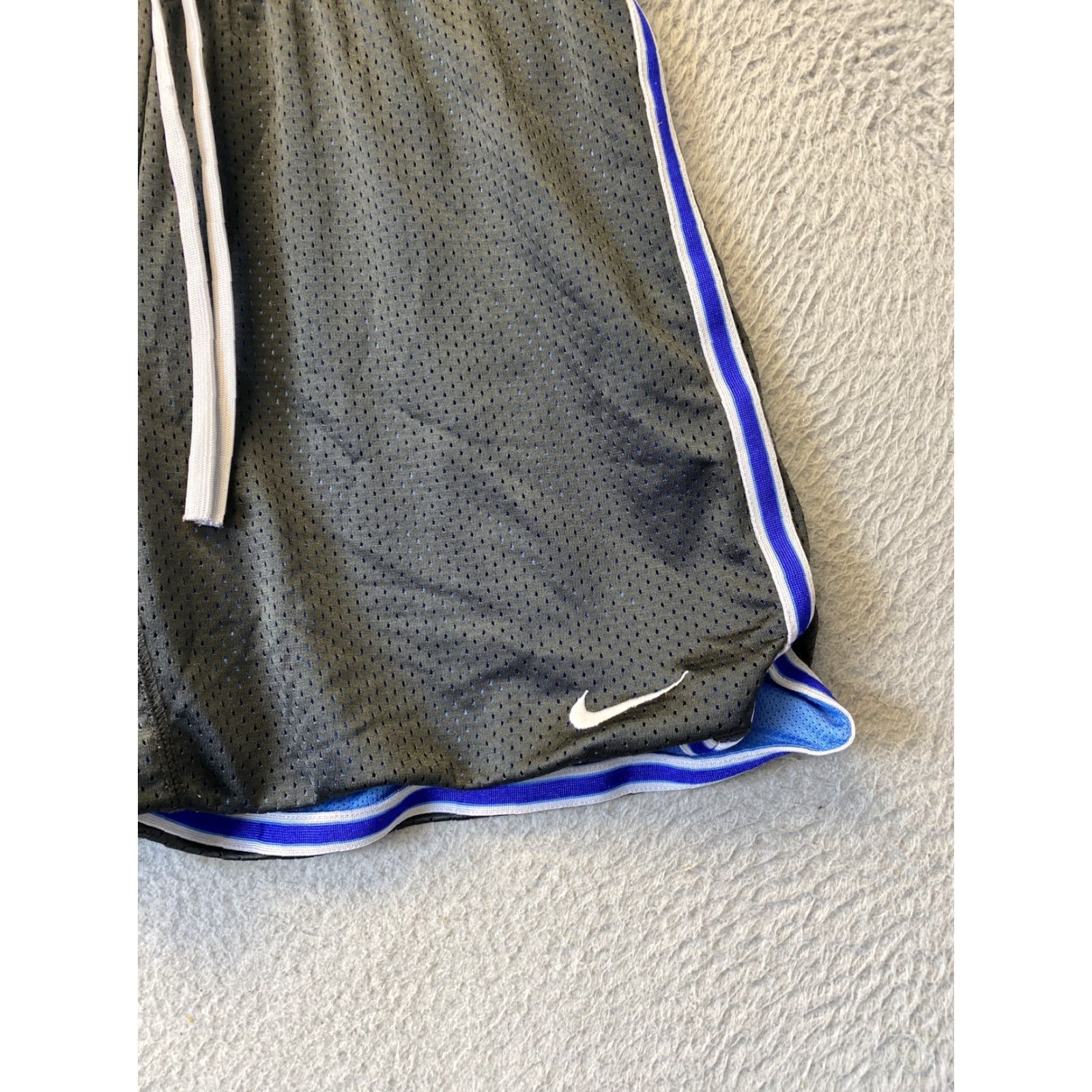 Nike Women’s Nike Shorts Basketball Athletic Gray Size S small /44-61 Size 28" / US 6 / IT 42 - 2 Thumbnail