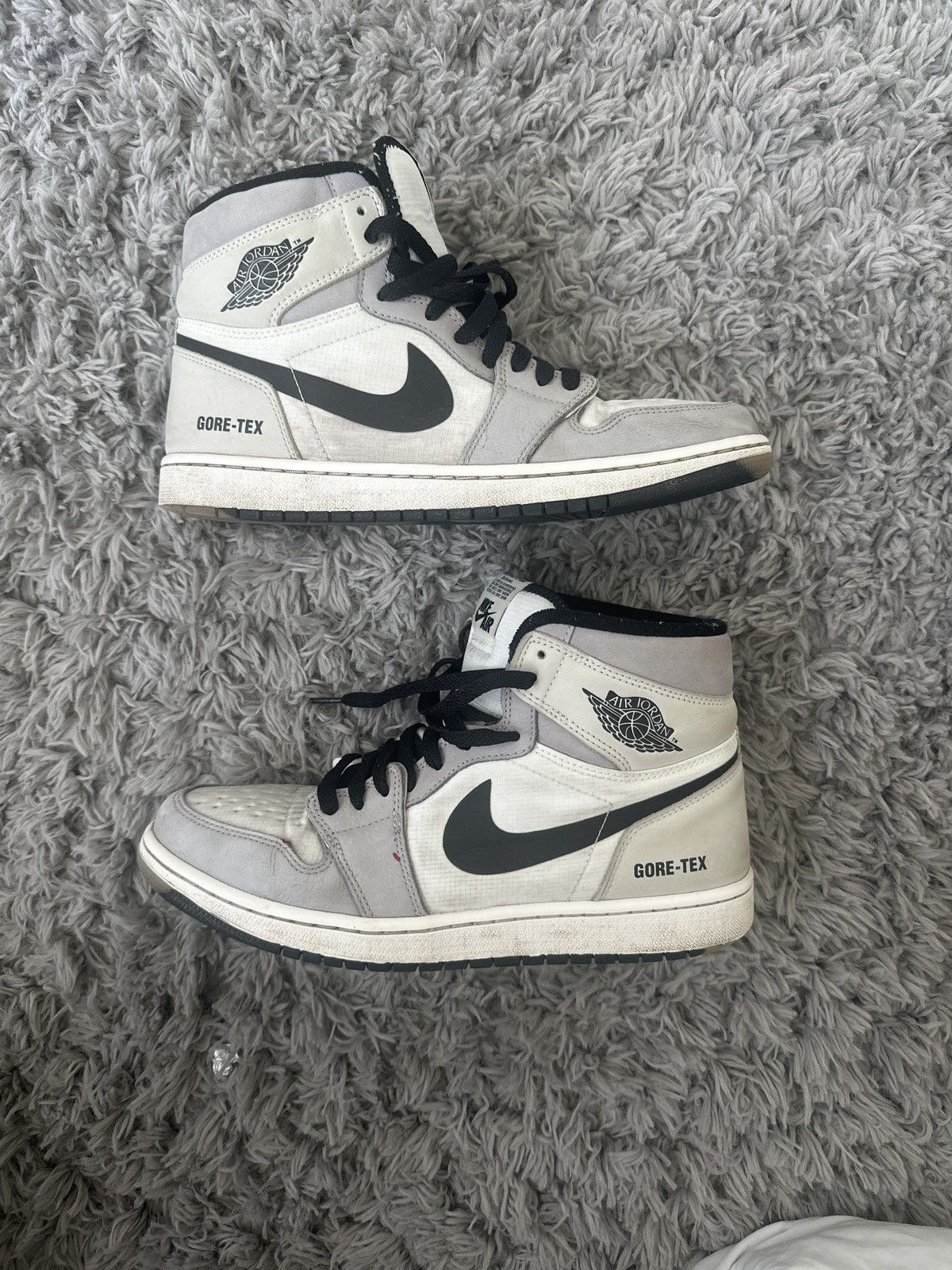 Nike Jordan 1 Retro High Element Gore-Tex Light Bone Used Size US 10 / EU 43 - 1 Thumbnail