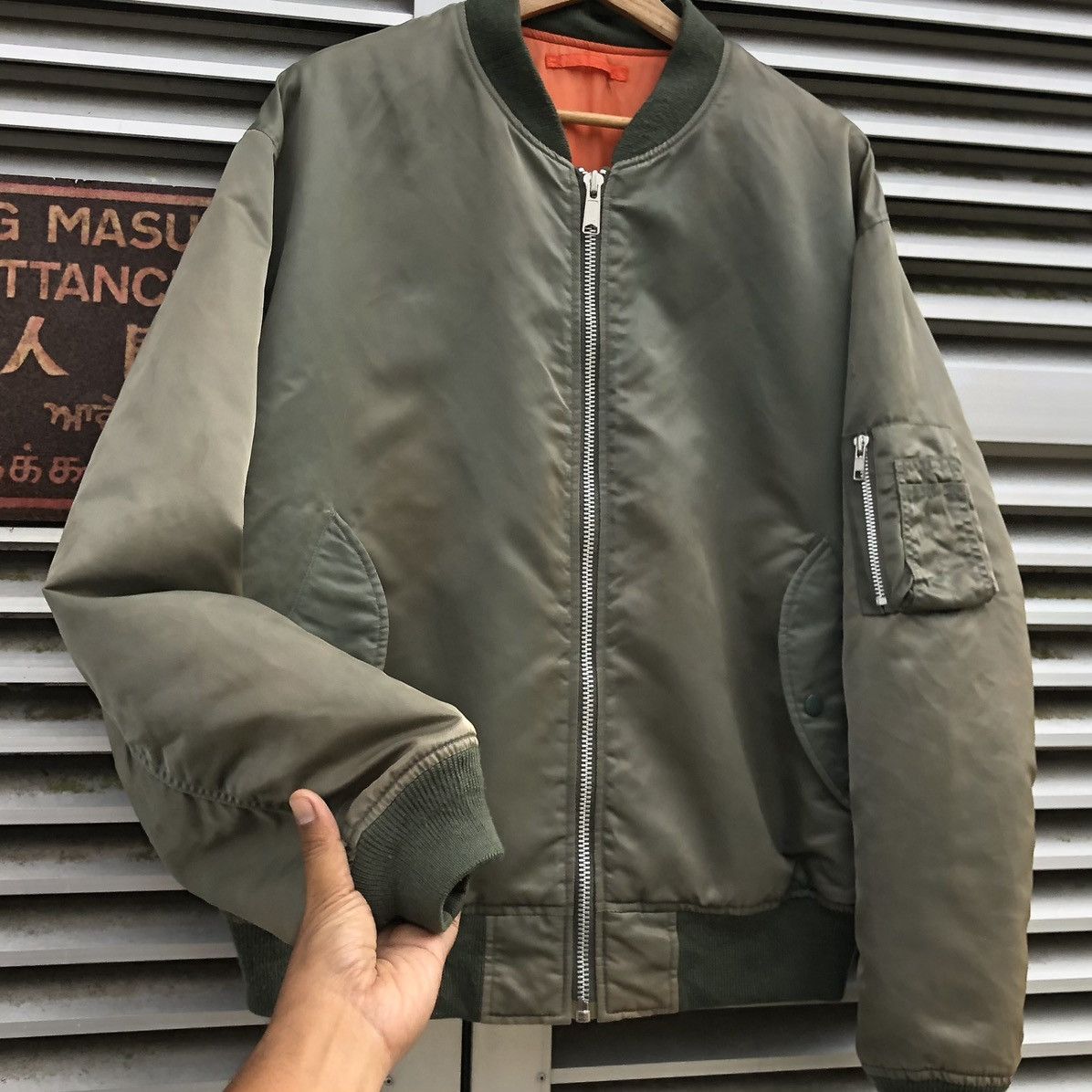 Vintage Vintage 90s Uniqlo Sun Faded Ma-1 Bomber Jacket Size US XL / EU 56 / 4 - 2 Thumbnail