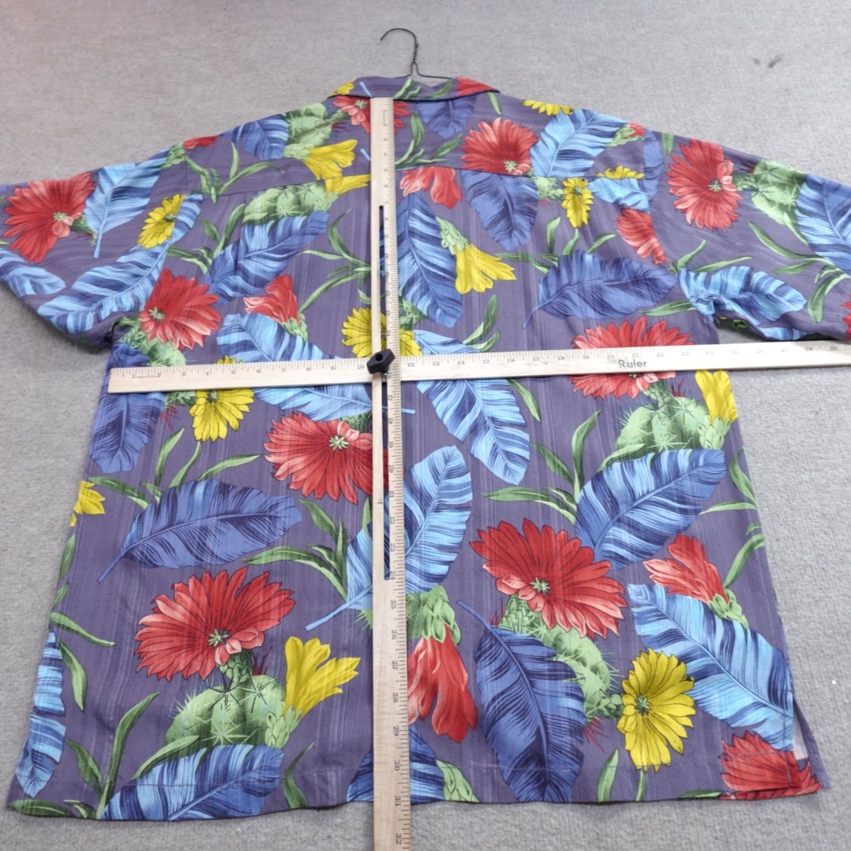 Tommy Bahama VINTAGE Tommy Bahama Mens Shirt XL Gray Floral Print Jacquard Silk Loop Collar Shirt Button-Up Short Sleeve Pockets Womens Mens Girls? Size US XL / EU 56 / 4 - 3 Thumbnail