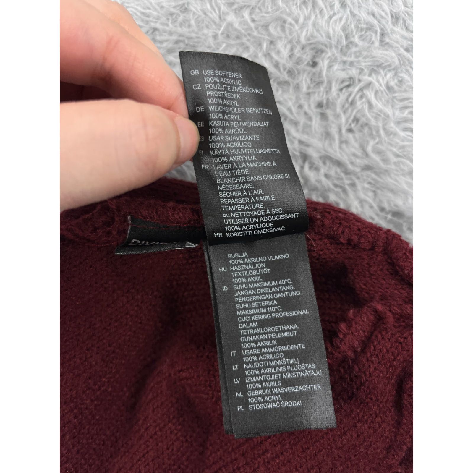 H&M H&M Beanie Adult One Size Burgundy Knit Acrylic Snow Ski Winter Hats Mens Beanie 1SZ Burgundy Ski Theme 90s Style Size ONE SIZE - 8 Thumbnail