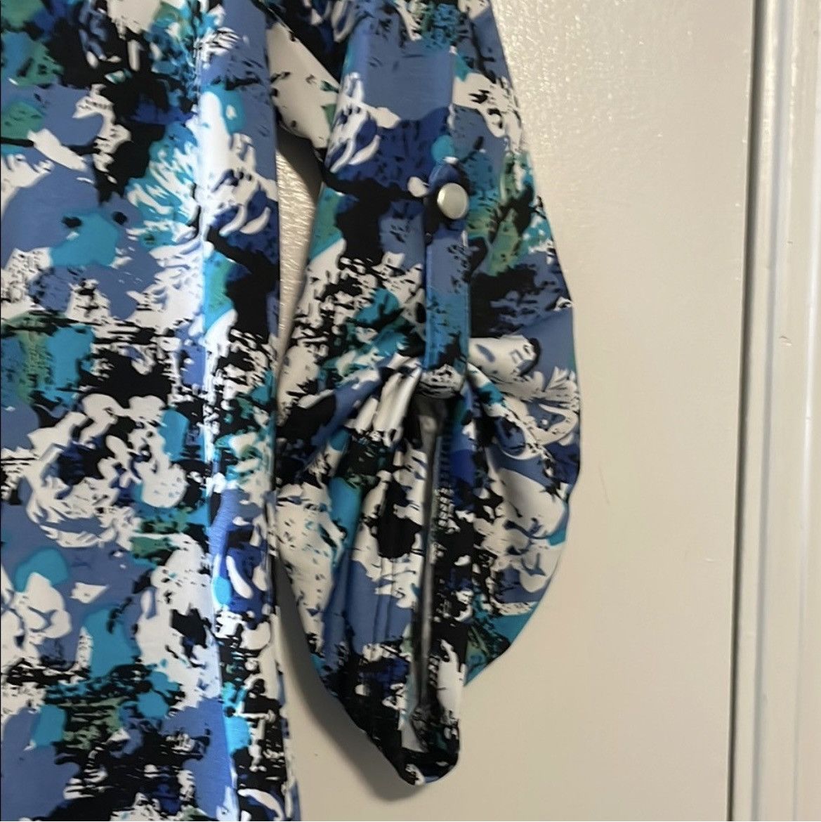 Other Notations Blue and White Cuffed Blouse Size S / US 4 / IT 40 - 4 Thumbnail