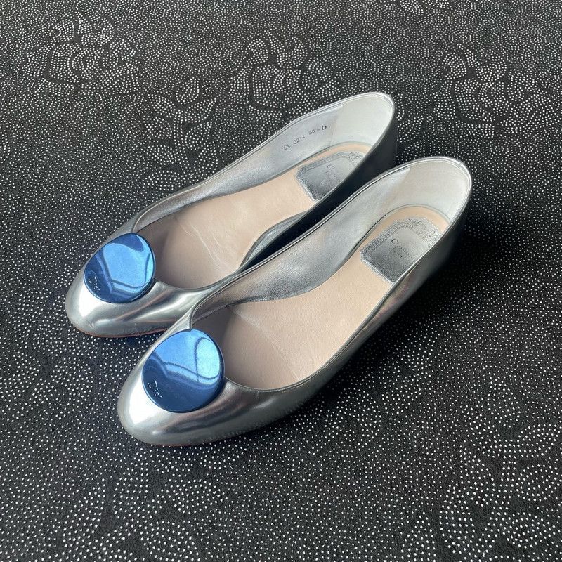 Gucci Gucci Stylish Silver Flat Shoes for Women 0079 Size US 6 / IT 36 - 1 Thumbnail