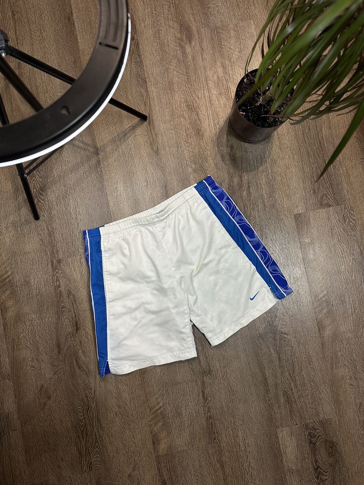 Vintage Nike Small Swoosh Vintage Shorts Y2K Size US 32 / EU 48 - 1 Thumbnail