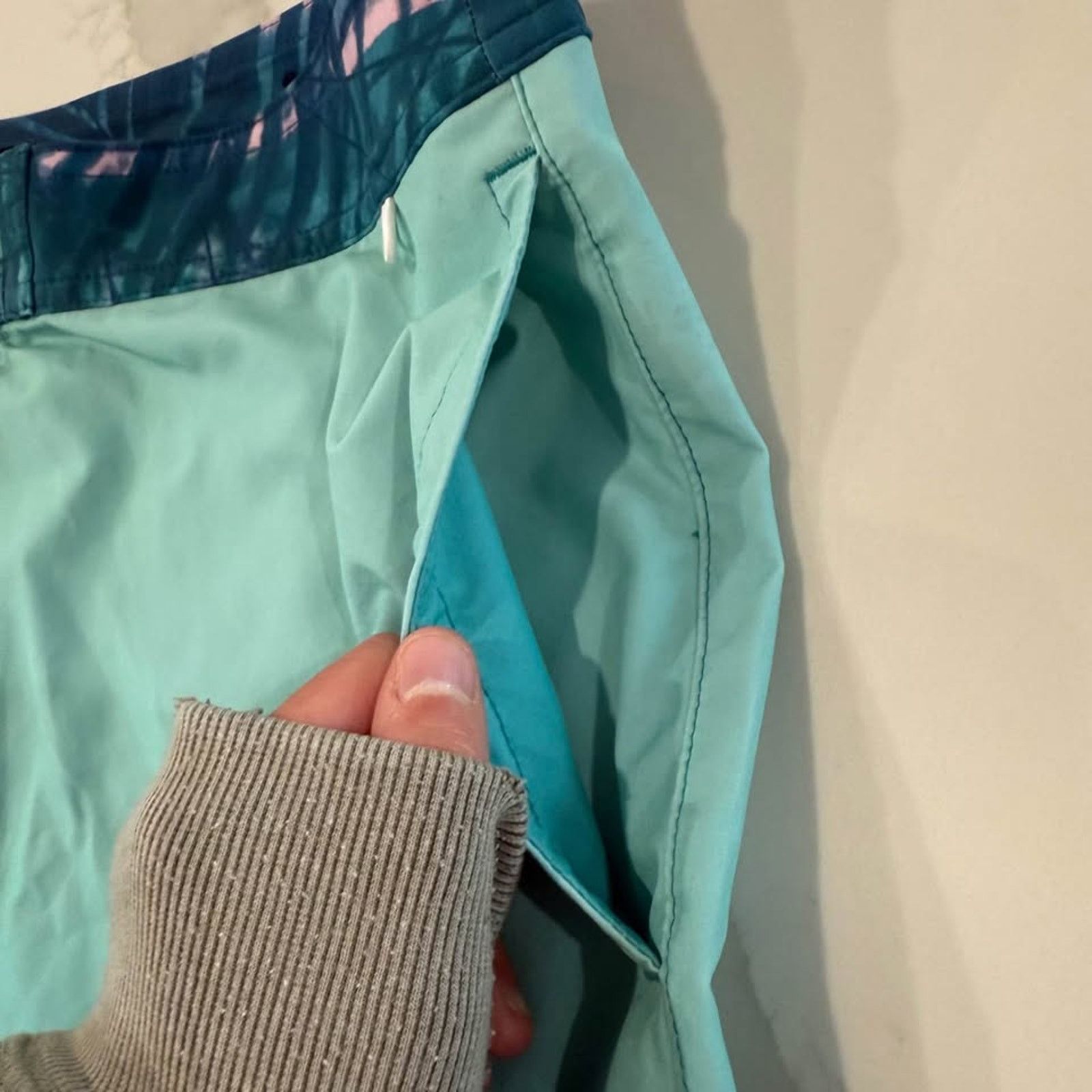 American Eagle Outfitters American Eagle Blue Ombré Swim Trunk Mens Large Board Shorts Size US 36 / EU 52 - 5 Thumbnail
