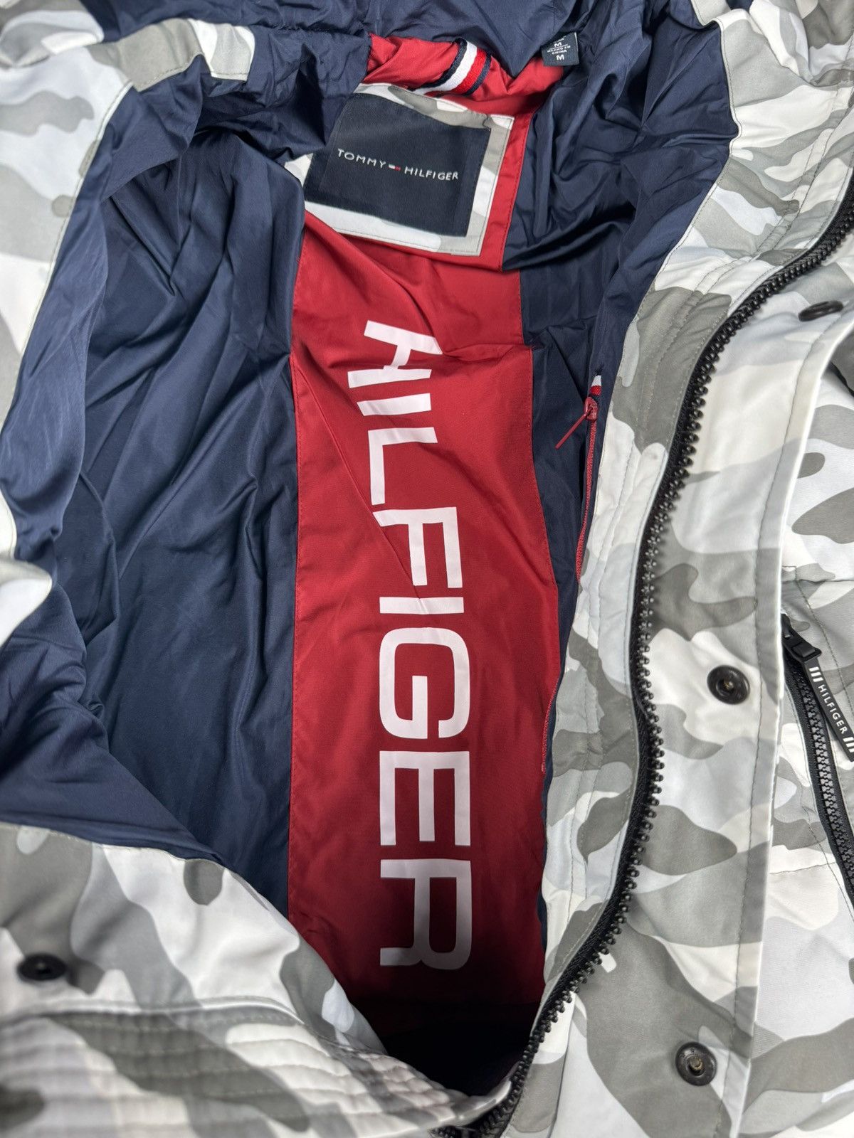 Tommy Hilfiger Snow camo puffer Size US M / EU 48-50 / 2 - 7 Thumbnail