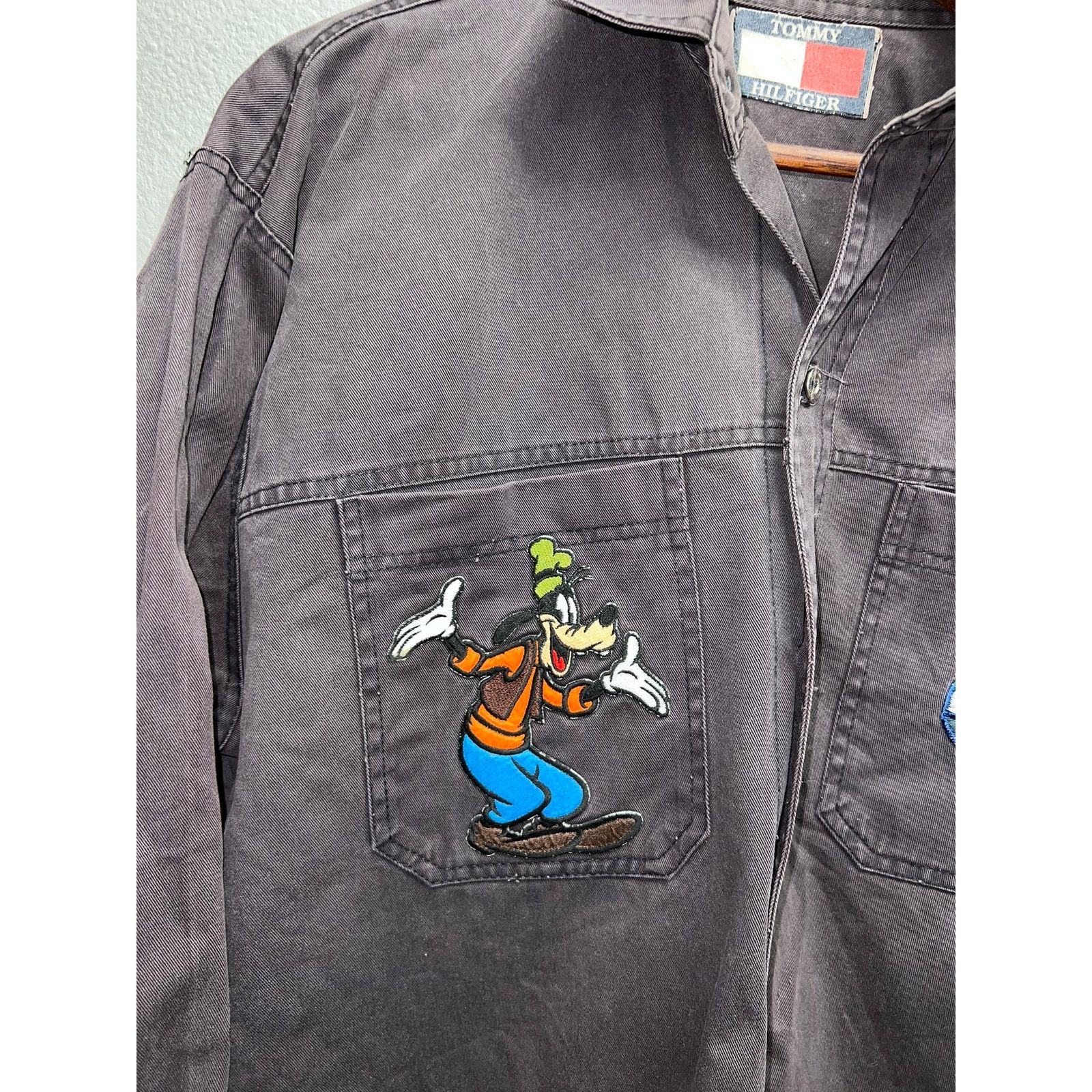 Tommy Hilfiger Vintage Tommy Hilfiger Looney Tunes Tweety Button Down Shirt Size US XL / EU 56 / 4 - 4 Thumbnail
