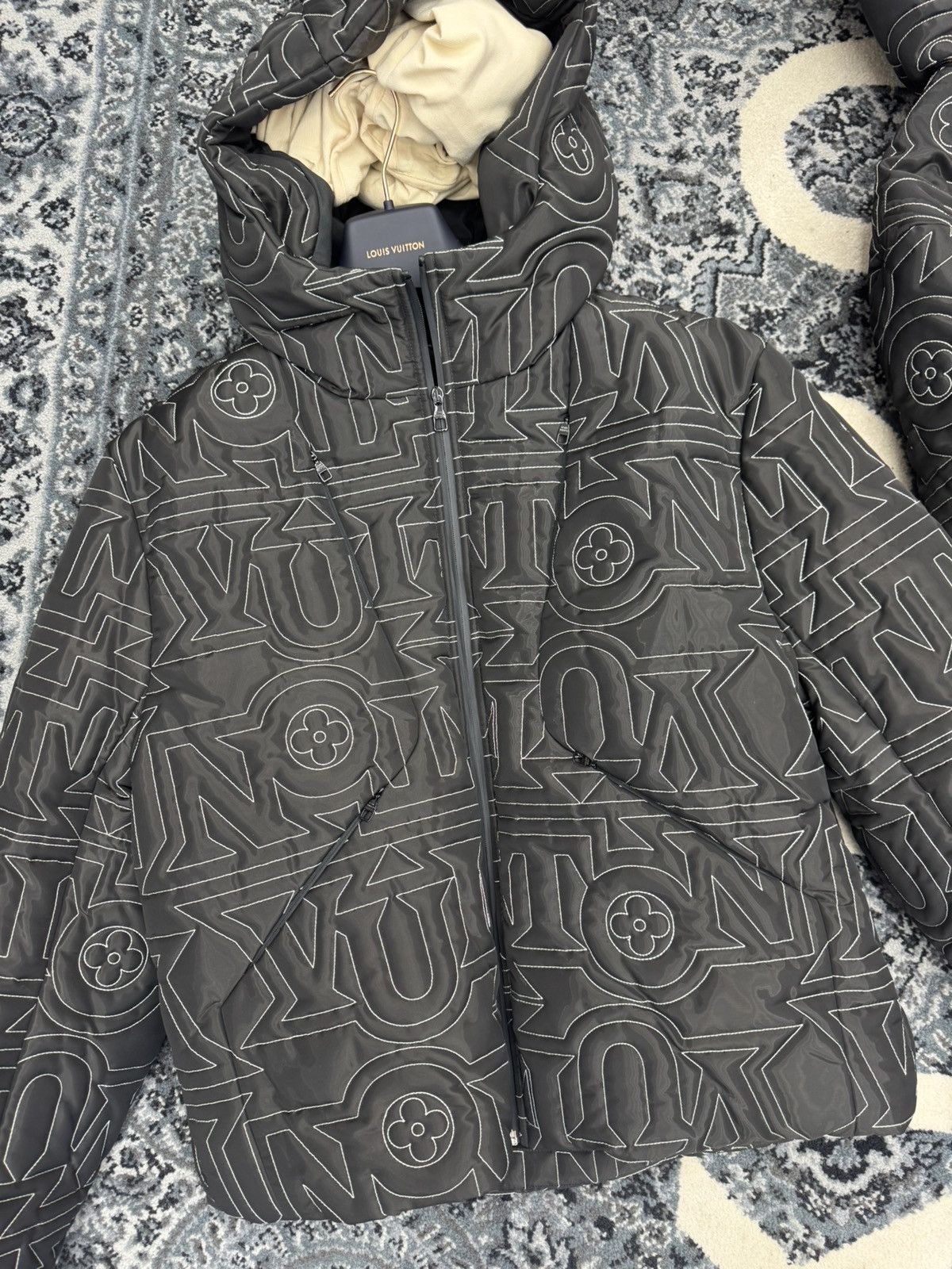Louis Vuitton Louis Vuitton All over snow jacket Size US L / EU 52-54 / 3 - 3 Thumbnail