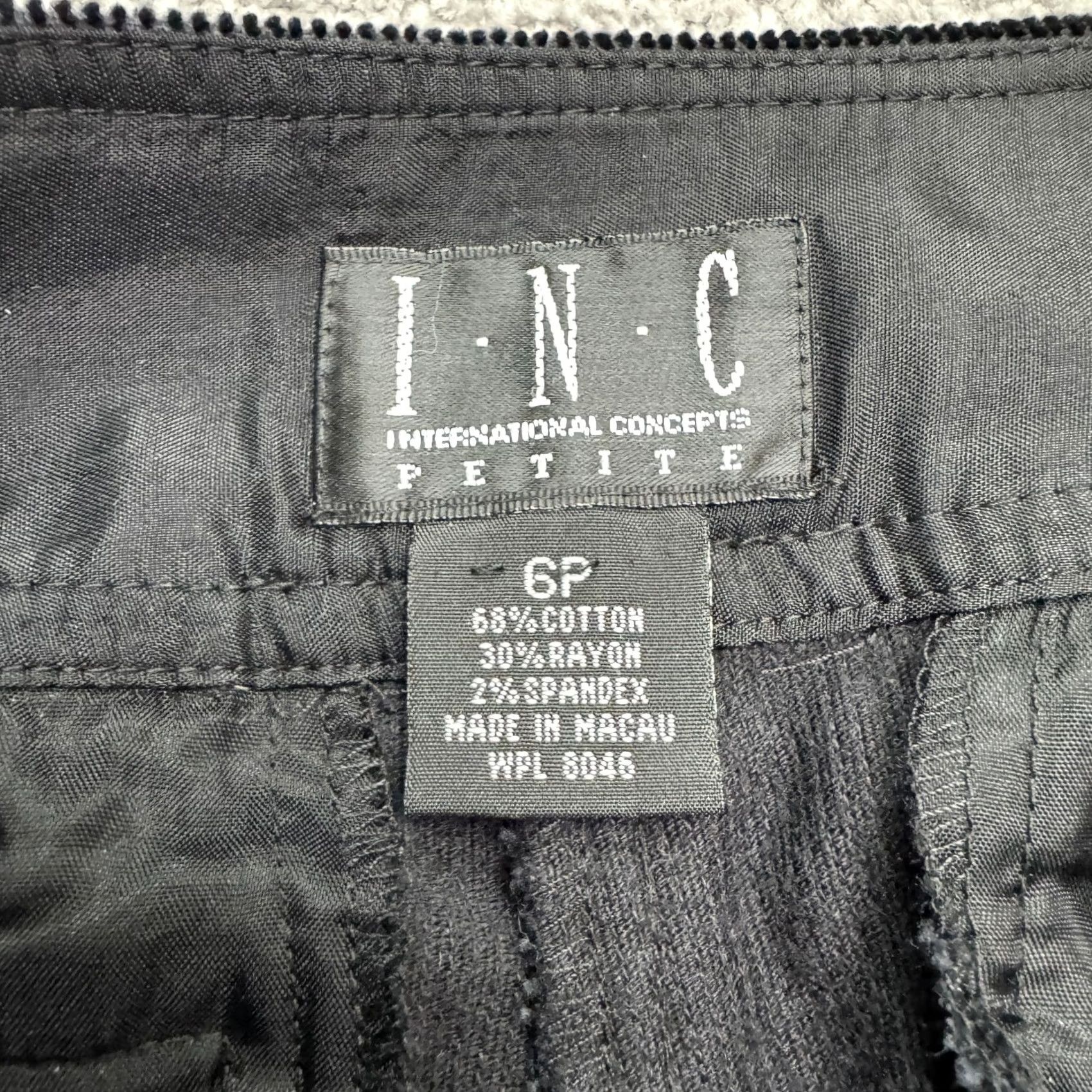Banana Republic INC International Concepts Corduroy Flared Pants Womens 6P Black Stretch Regular Petite Flared Pants Mens? Size 28" / US 6 / IT 42 - 6 Thumbnail