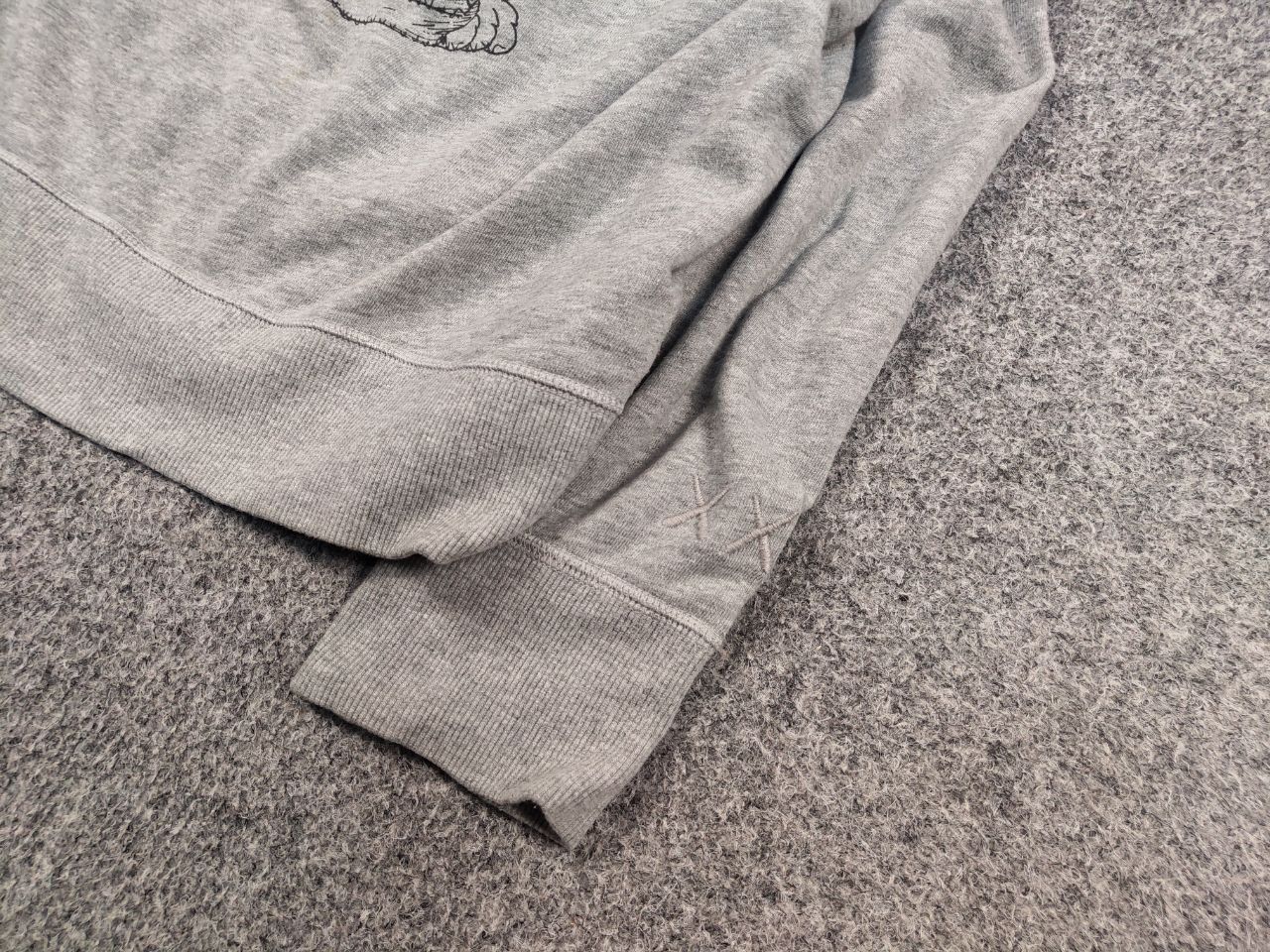 Uniqlo Uniqlo x Kaws Sesame Street Logo Gray Crew Chek Sweatshirt Size US L / EU 52-54 / 3 - 5 Thumbnail