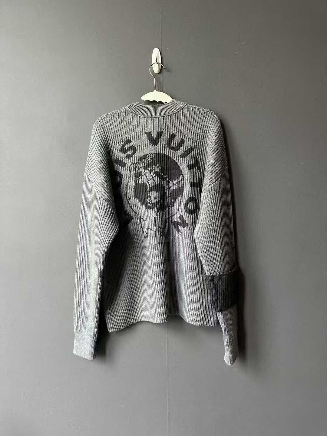 Louis Vuitton Louis Vuitton Earth Embroidery Gray Cuff Sweater Size US S / EU 44-46 / 1 - 1 Thumbnail