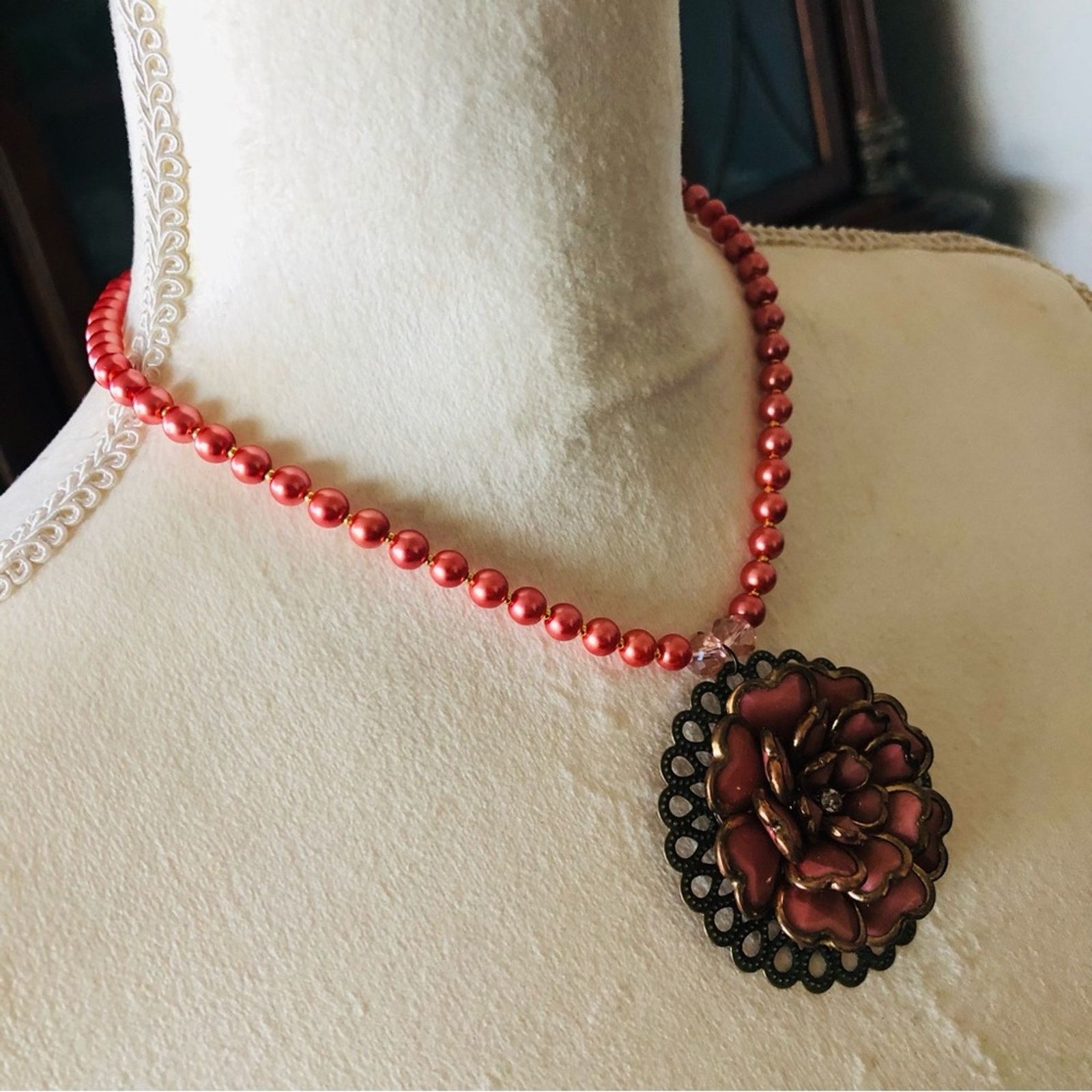 Handmade Handcrafted repurpose rose floral cluster Pearl necklace Size ONE SIZE - 4 Thumbnail
