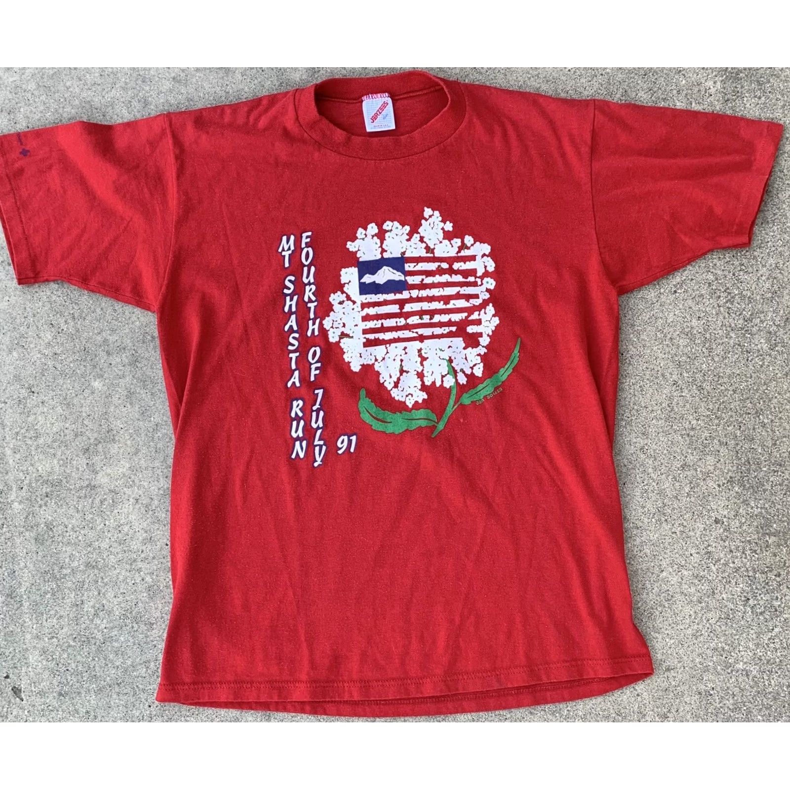 Jerzees Vintage Mt Shasta Run Fourth Of July 91 T Shirt Jan Sousa Graphics Flag L Mens Graphic Tee 50/50 Cotton Blend Red 1991 90s Size US L / EU 52-54 / 3 - 7 Thumbnail