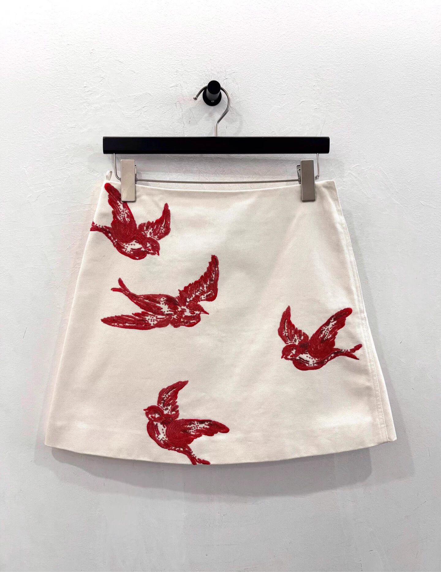 Miu Miu Miu Miu white all over red sequin pigeon logo skirt 40 Size 27" / US 4 / IT 40 - 1 Thumbnail