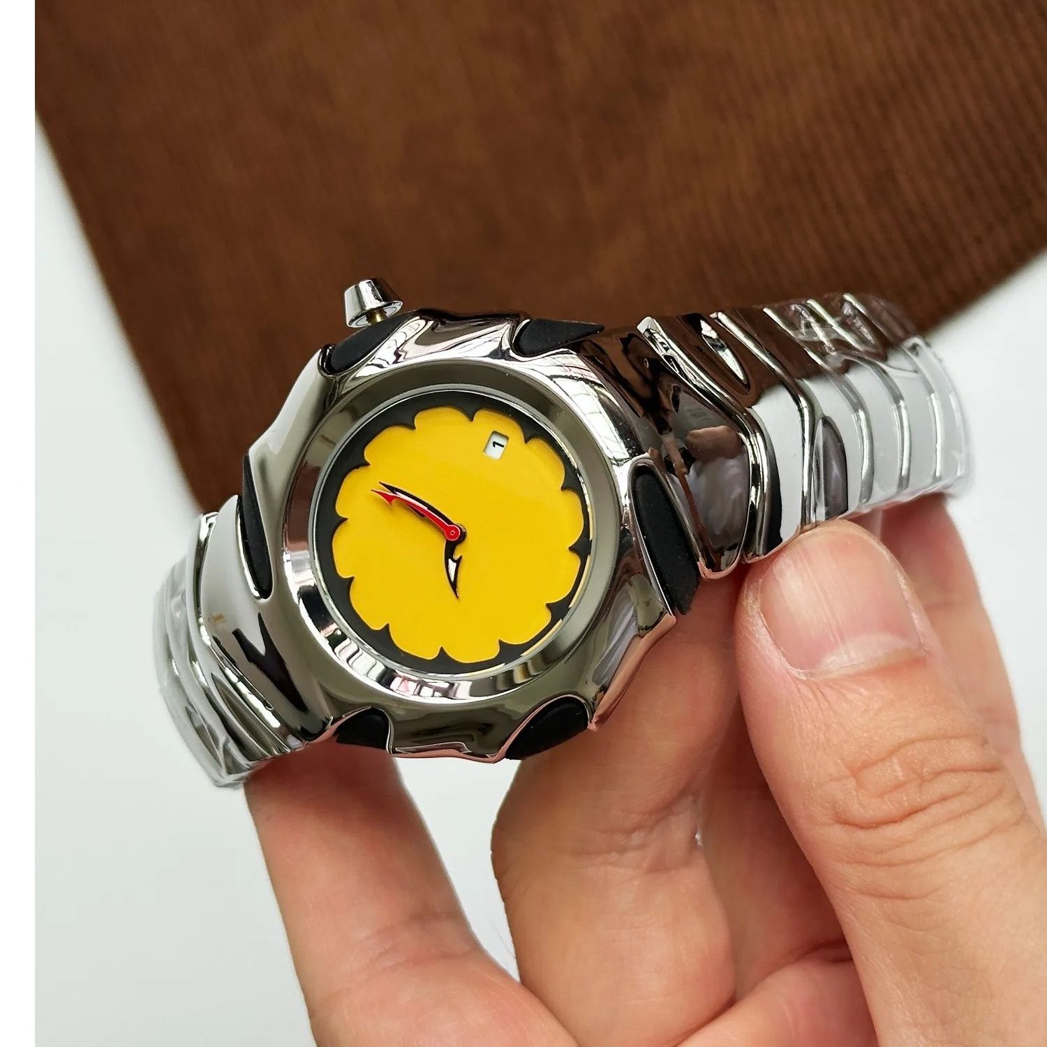 Vintage Y2k Design Red Quartz Watch Size ONE SIZE - 2 Thumbnail