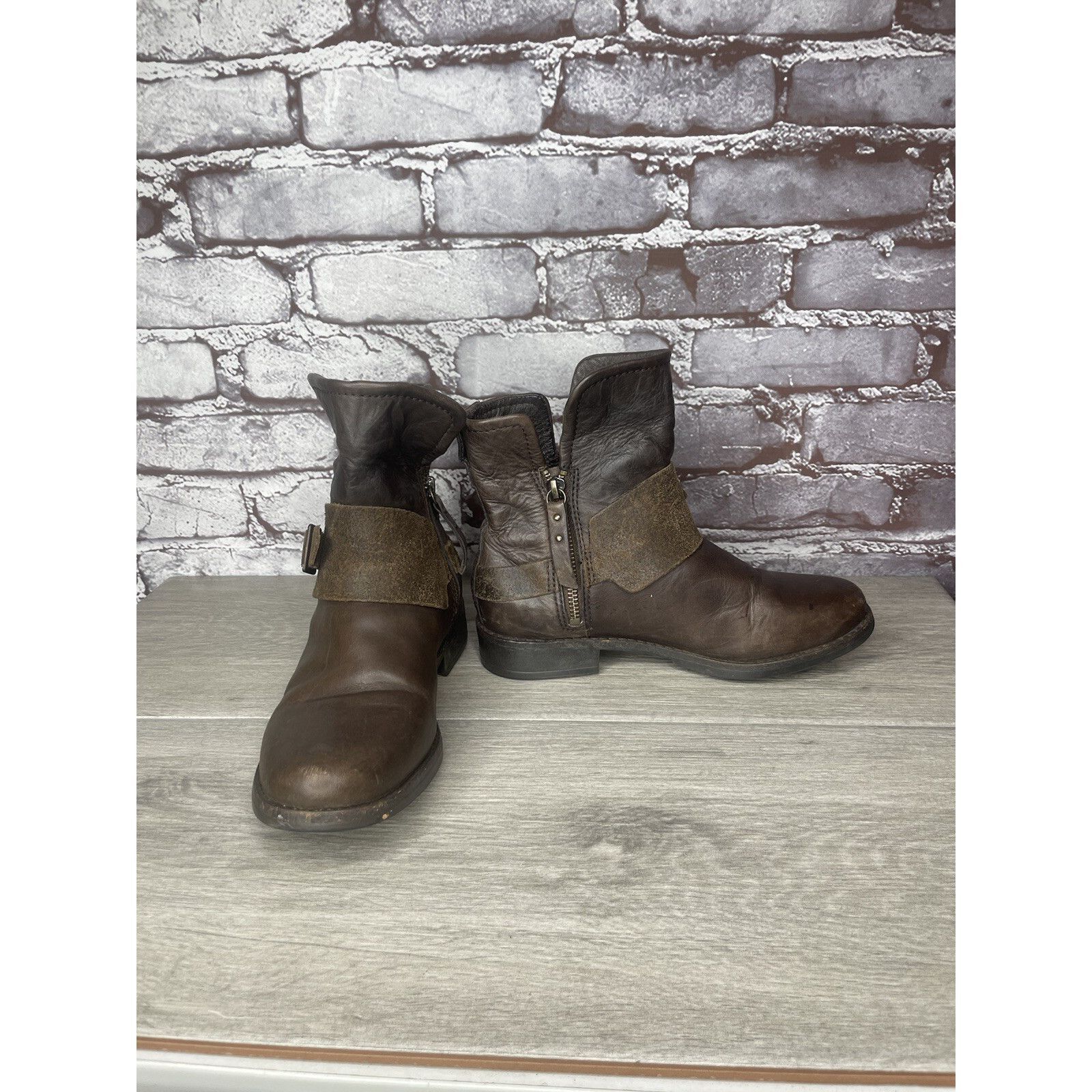 Ugg UGG® AUSTRALIA CYBELE STOUT LEATHER BIKER BOOTS Women Sz 5.5 Size US 5.5 / IT 35.5 - 1 Thumbnail