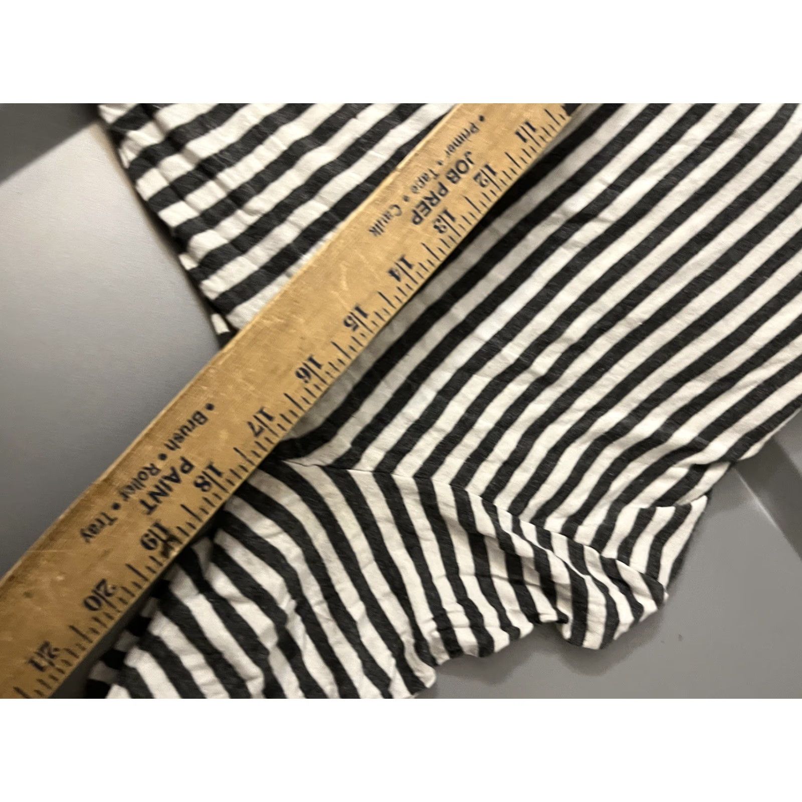 Banana Republic VINTAGE Banana Republic Sweater, Lightweight White W Gray Stripe Large Size L / US 10 / IT 46 - 6 Thumbnail