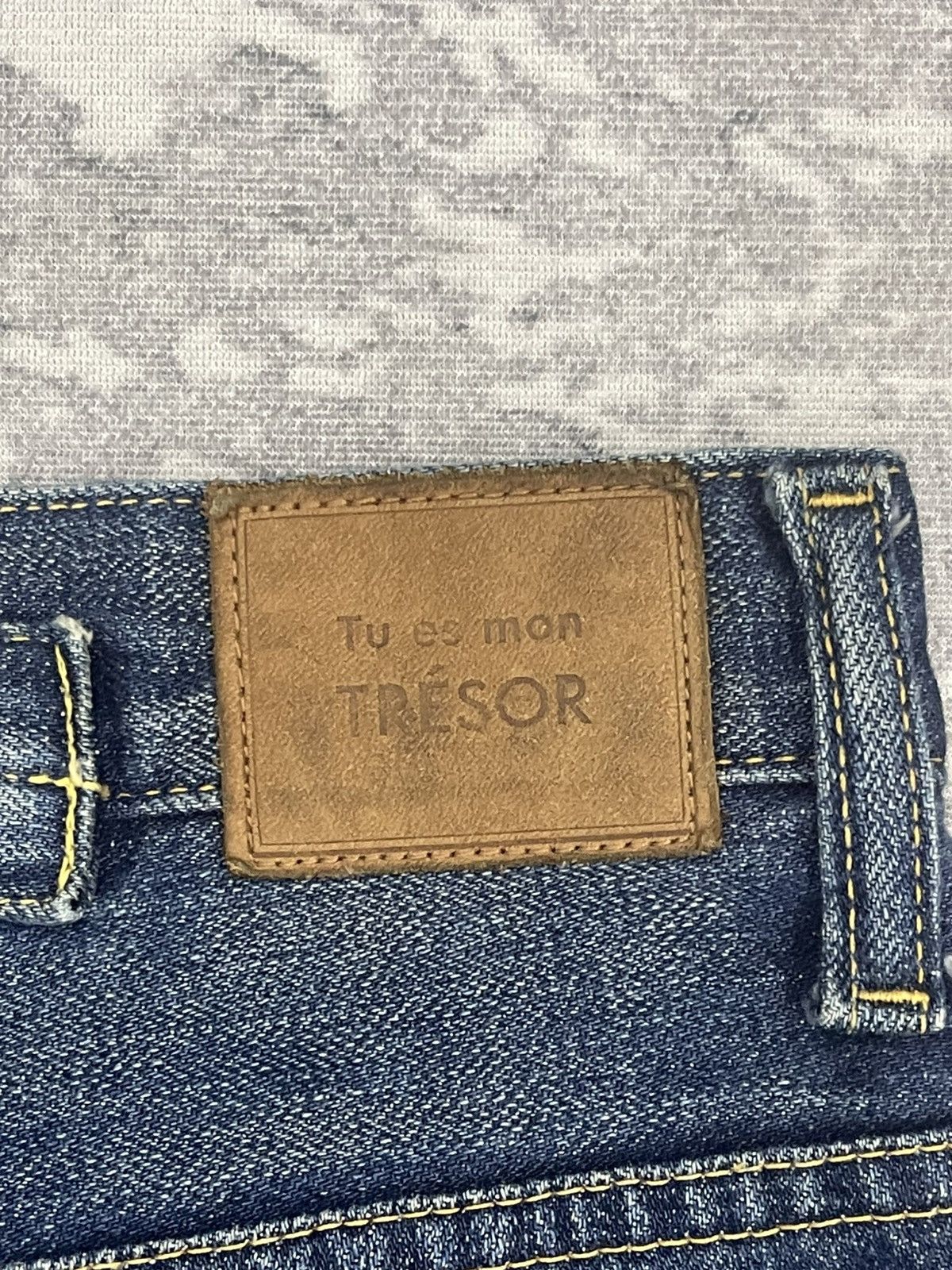 Japanese Brand Tu Es Mon Trésor Selvedge Fly Button Distressed Denim Size US 28 / EU 44 - 14 Thumbnail