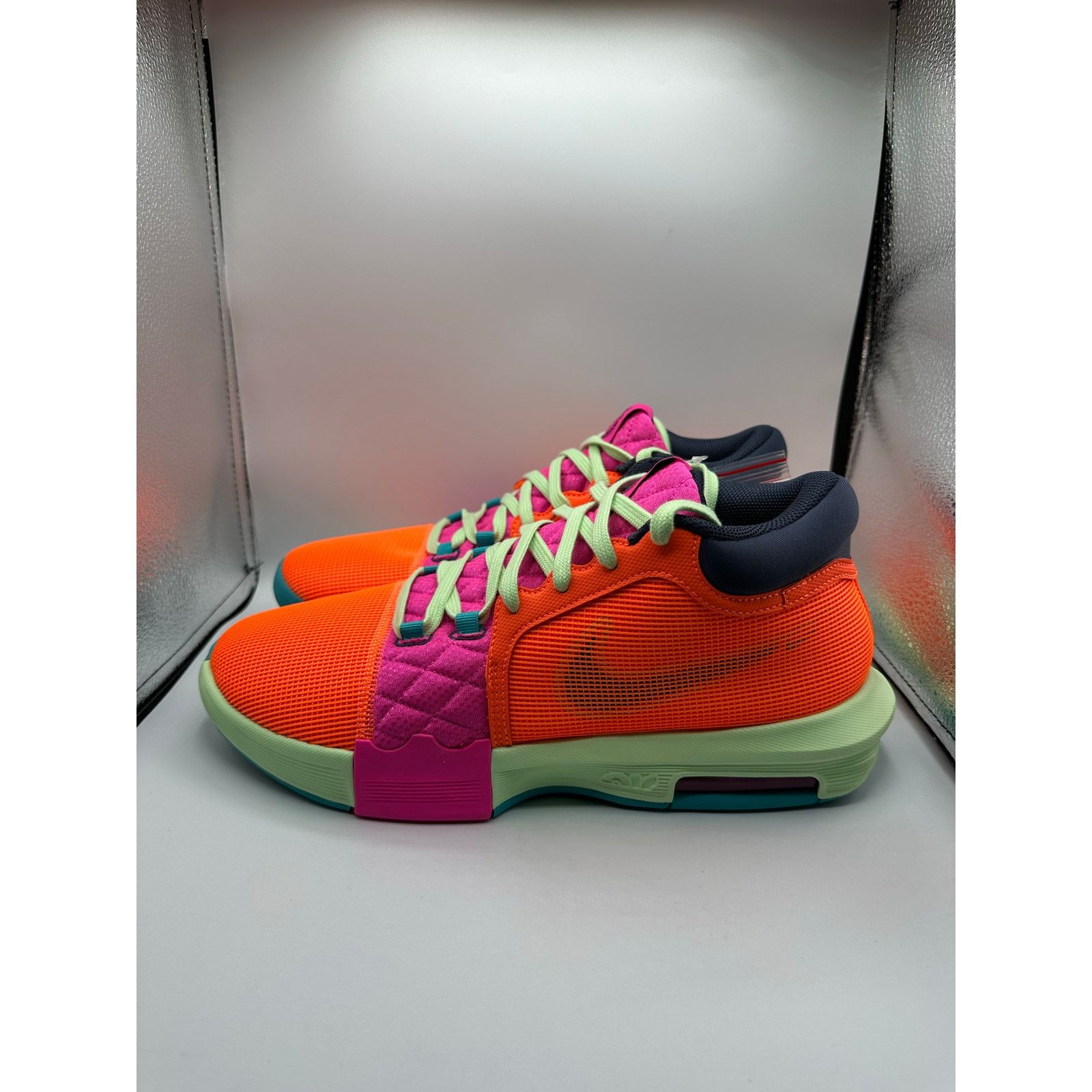 Nike Nike LeBron Witness 8 “Total Orange Laser Fuchsia” size 11 Size US 11 / EU 44 - 1 Thumbnail