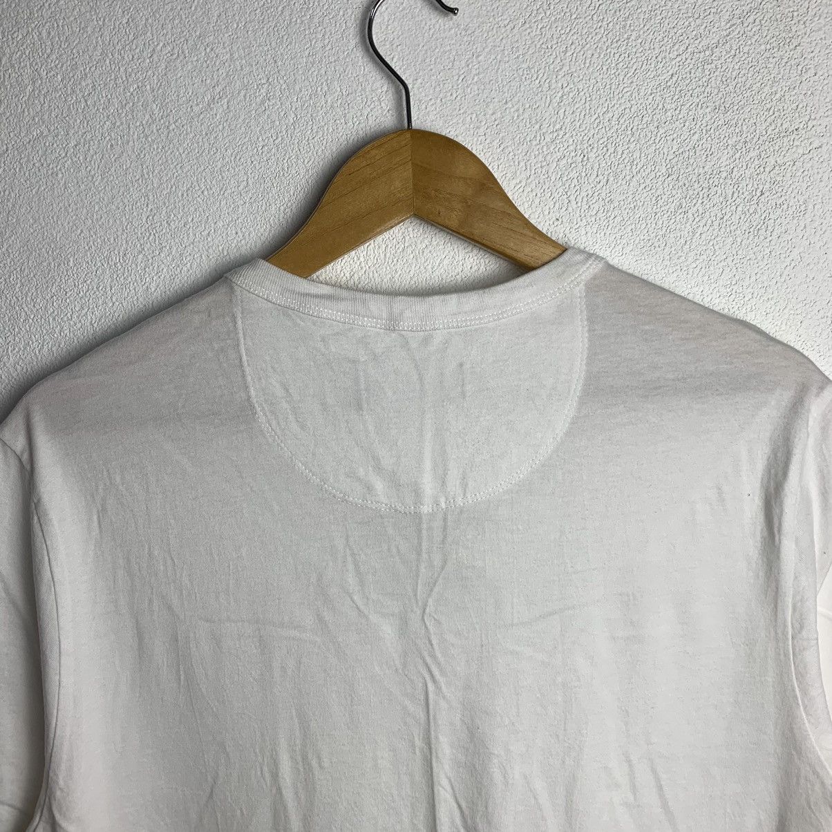 Designer × Kenneth Cole Kenneth Cole T-Shirt White V-Neck Size US L / EU 52-54 / 3 - 17 Thumbnail